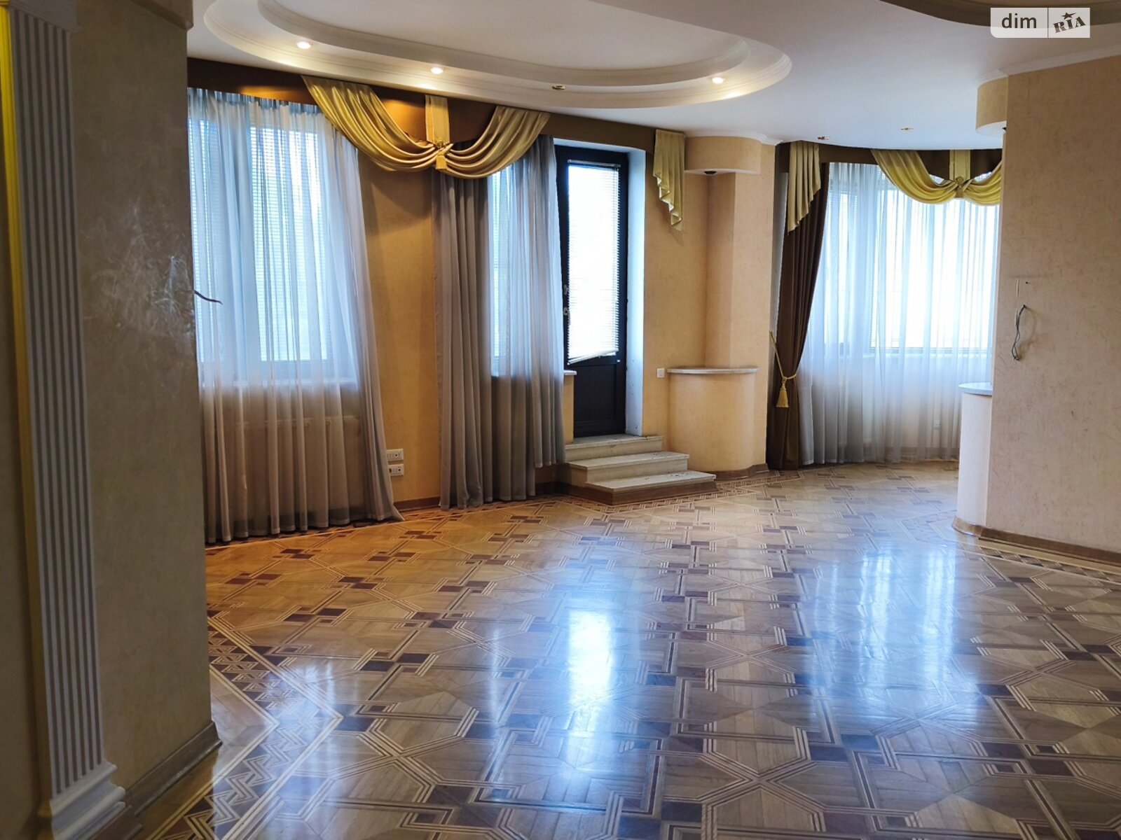Продаж чотирикімнатної квартири в Одесі, на просп. Шевченка, район Приморський фото 1 Продаж чотирикімнатної квартири в Одесі, на просп. Шевченка, район Приморський фото 1