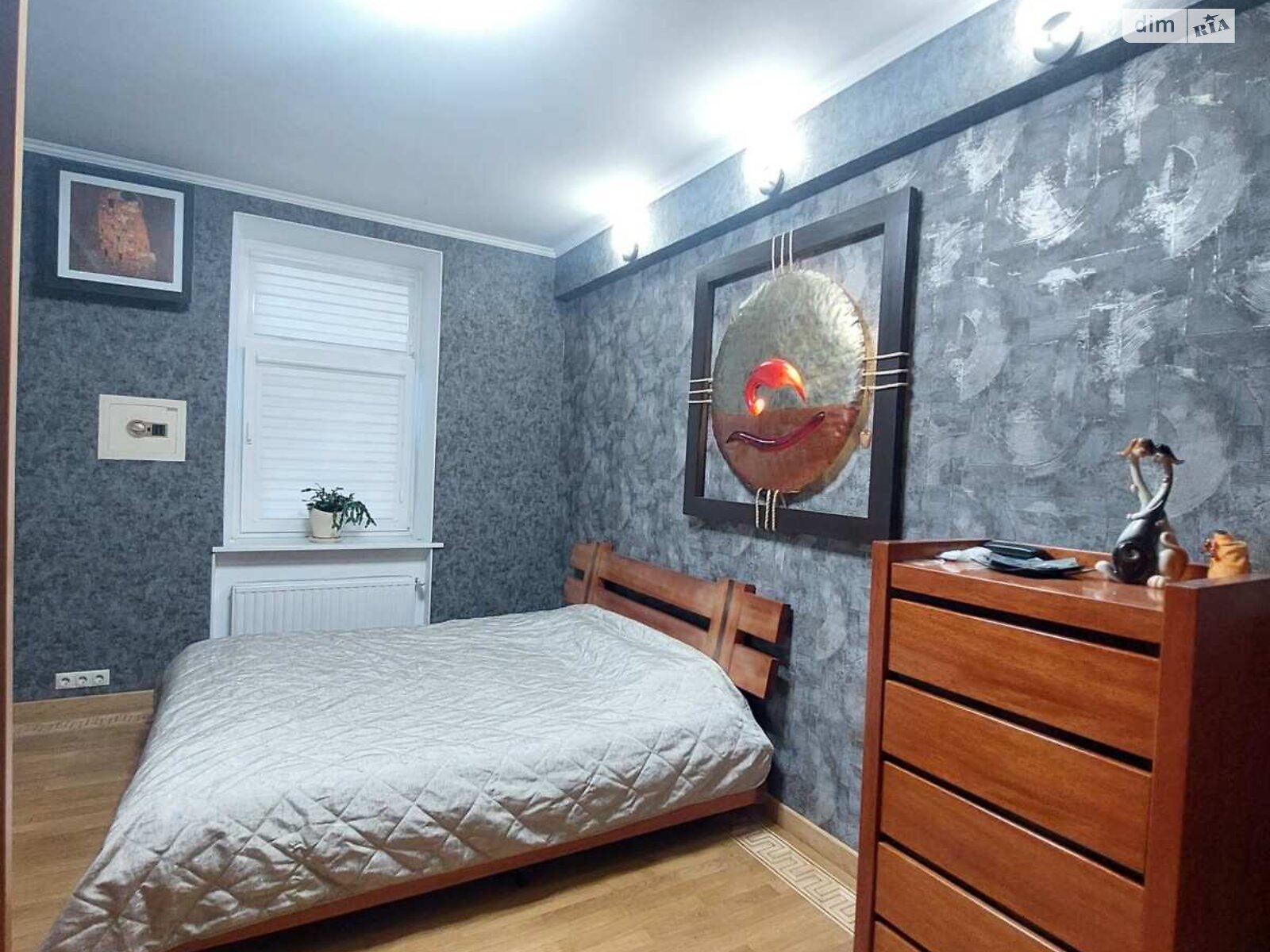 Продаж трикімнатної квартири в Одесі, на просп. Шевченка, район Приморський фото 1 Продаж трикімнатної квартири в Одесі, на просп. Шевченка, район Приморський фото 1
