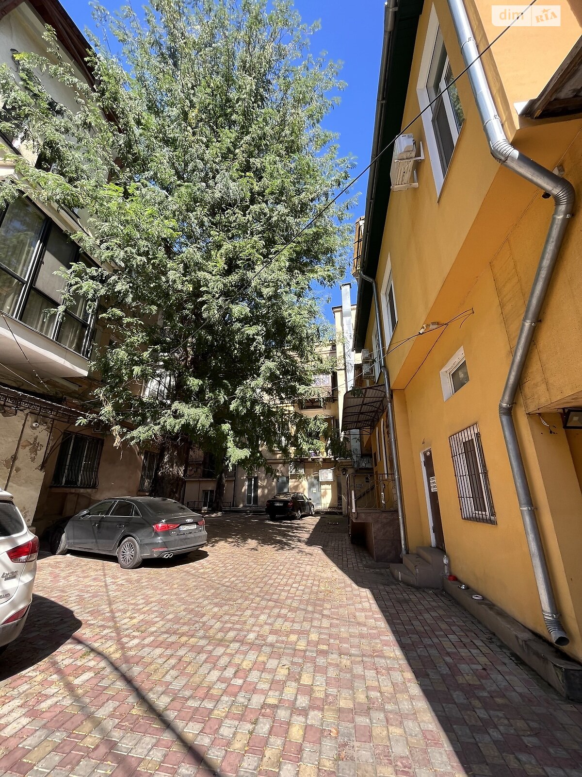 Продажа трехкомнатной квартиры в Одессе, на пл. Соборная 2, район Приморский фото 1 Продажа трехкомнатной квартиры в Одессе, на пл. Соборная 2, район Приморский фото 1