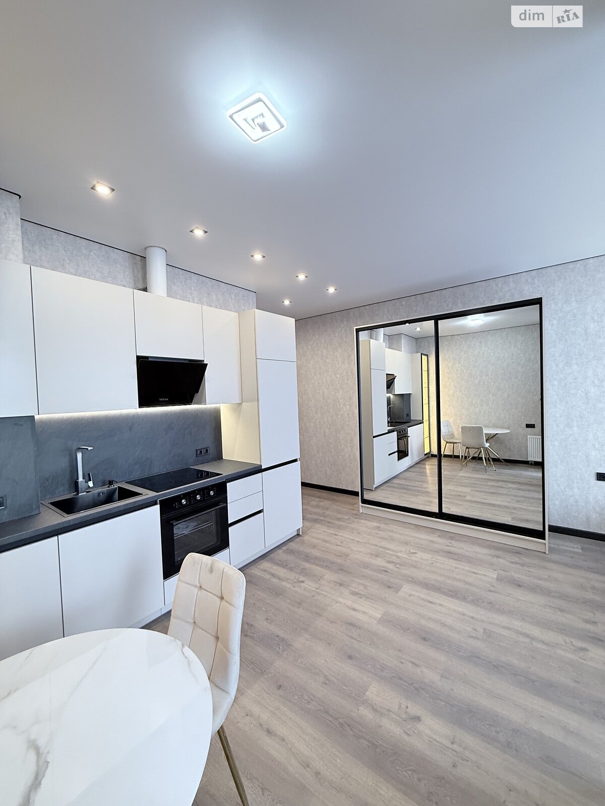 Продажа однокомнатной квартиры в Одессе, на ул. Софиевская, район Приморский фото 1 Продажа однокомнатной квартиры в Одессе, на ул. Софиевская, район Приморский фото 1