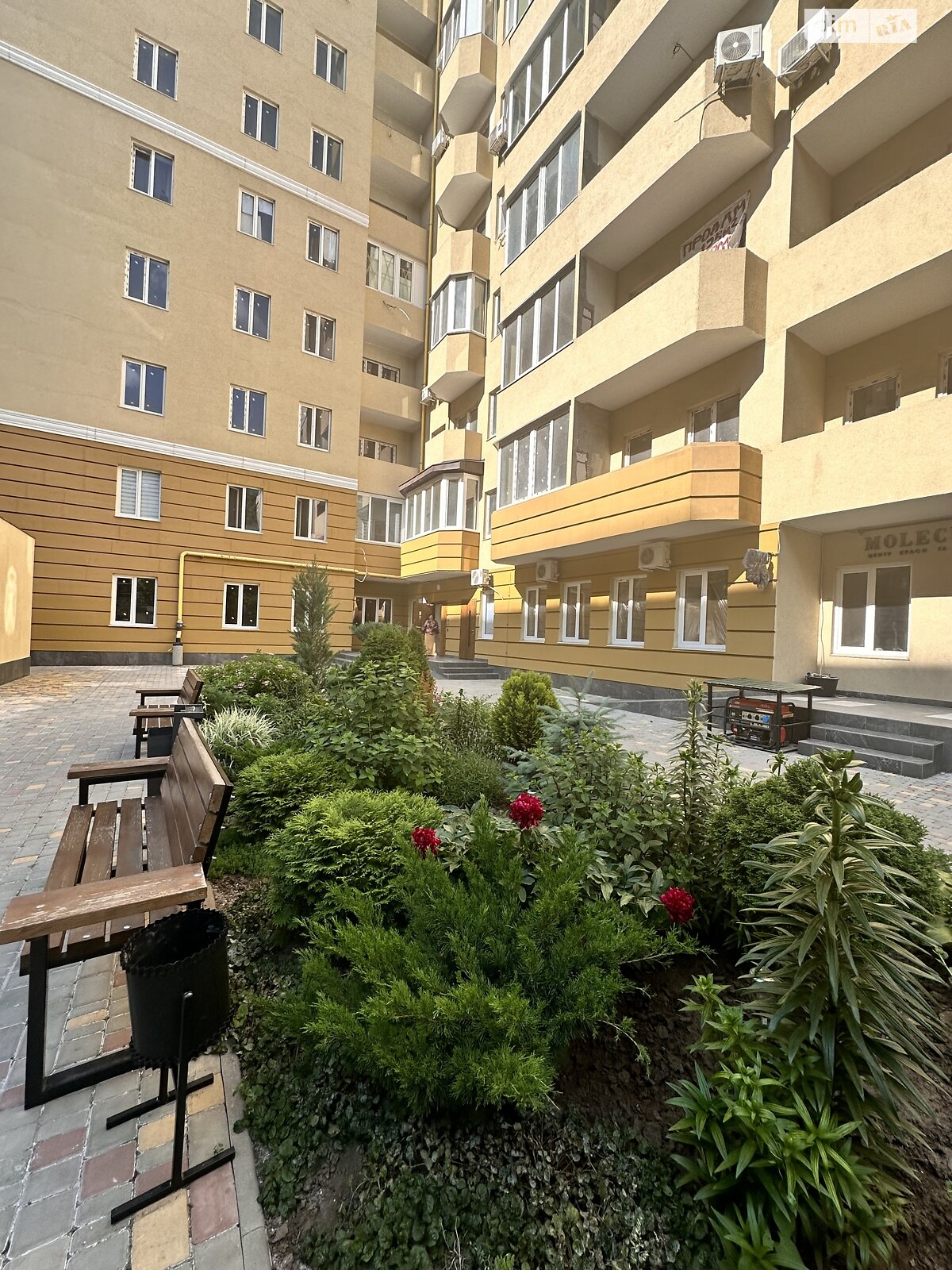 Продаж трикімнатної квартири в Одесі, на вул. Сонячна 4, район Приморський фото 1 Продаж трикімнатної квартири в Одесі, на вул. Сонячна 4, район Приморський фото 1