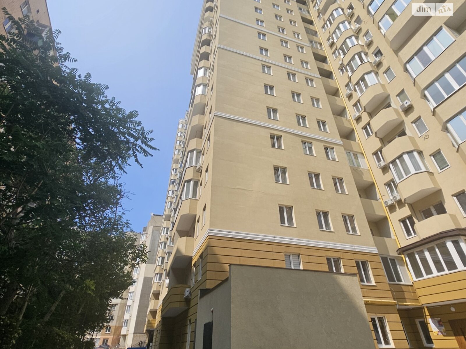 Продаж трикімнатної квартири в Одесі, на вул. Сонячна, район Приморський фото 1 Продаж трикімнатної квартири в Одесі, на вул. Сонячна, район Приморський фото 1