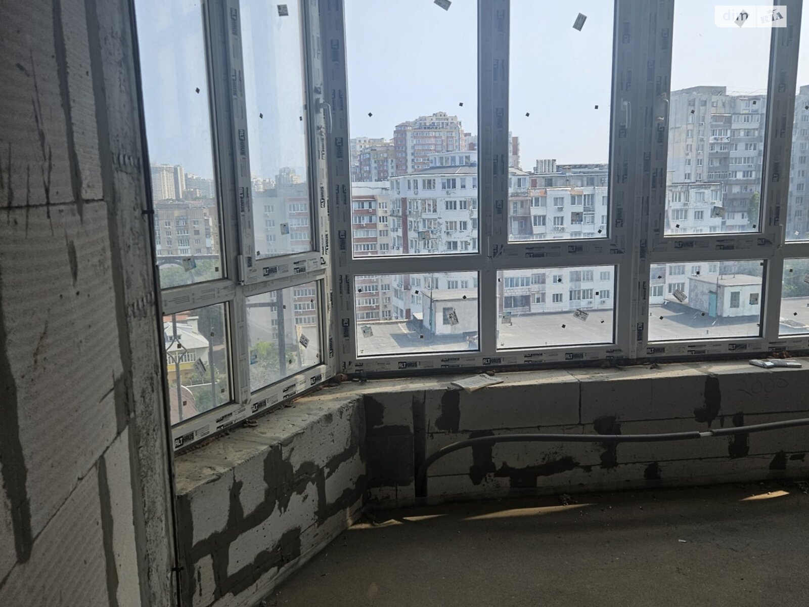 Продаж трикімнатної квартири в Одесі, на вул. Сонячна, район Приморський фото 1 Продаж трикімнатної квартири в Одесі, на вул. Сонячна, район Приморський фото 1