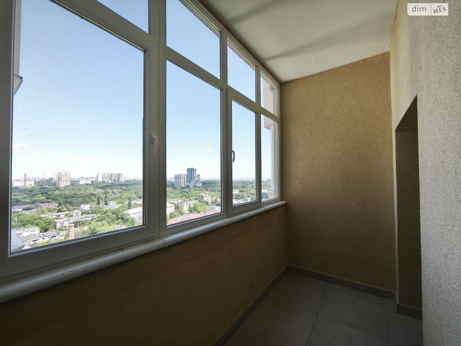 Продаж чотирикімнатної квартири в Одесі, на вул. Сонячна, район Приморський фото 1 Продаж чотирикімнатної квартири в Одесі, на вул. Сонячна, район Приморський фото 1