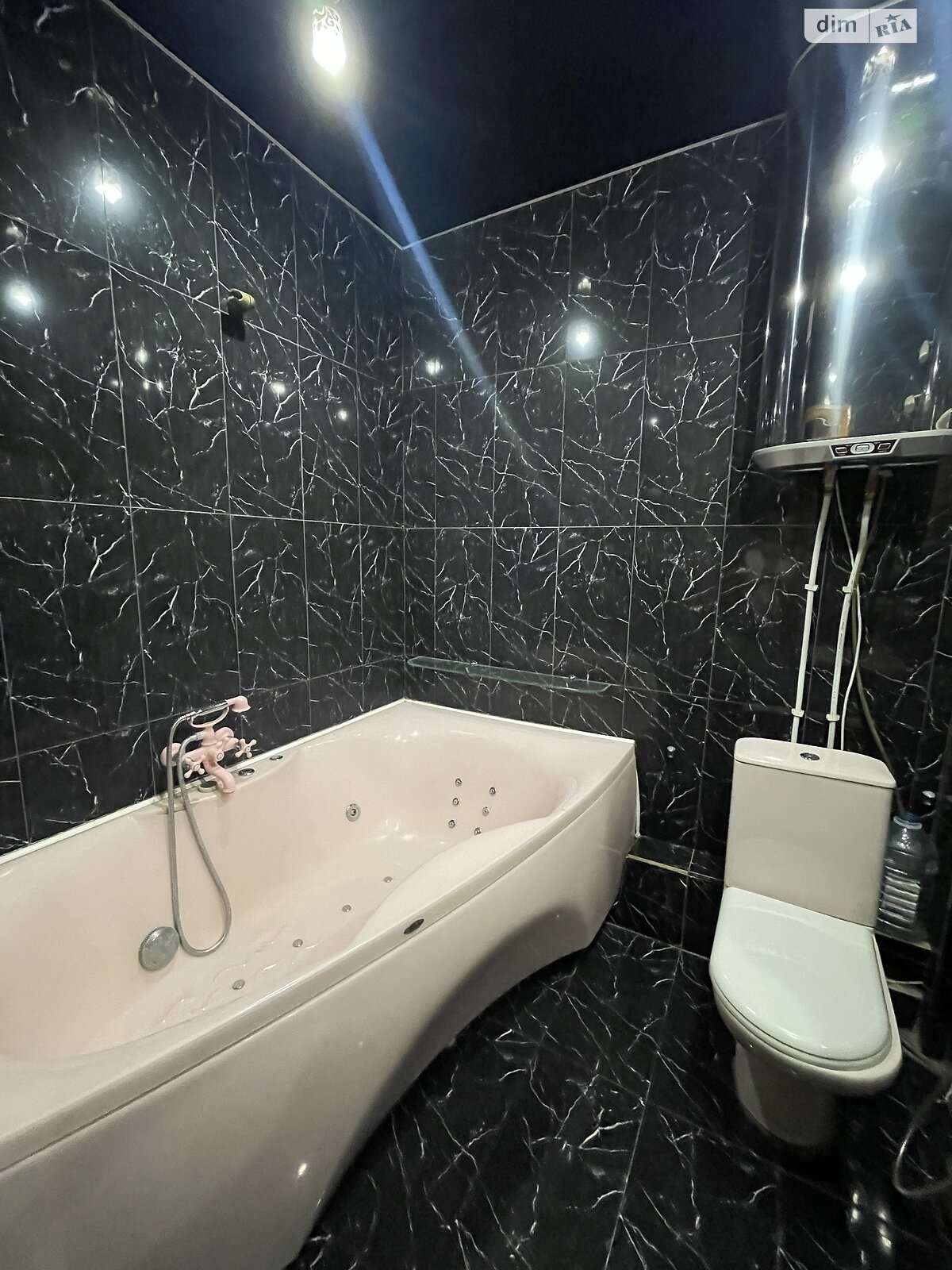 Продажа трехкомнатной квартиры в Одессе, на пер. Светлый 11, район Приморский фото 1 Продажа трехкомнатной квартиры в Одессе, на пер. Светлый 11, район Приморский фото 1