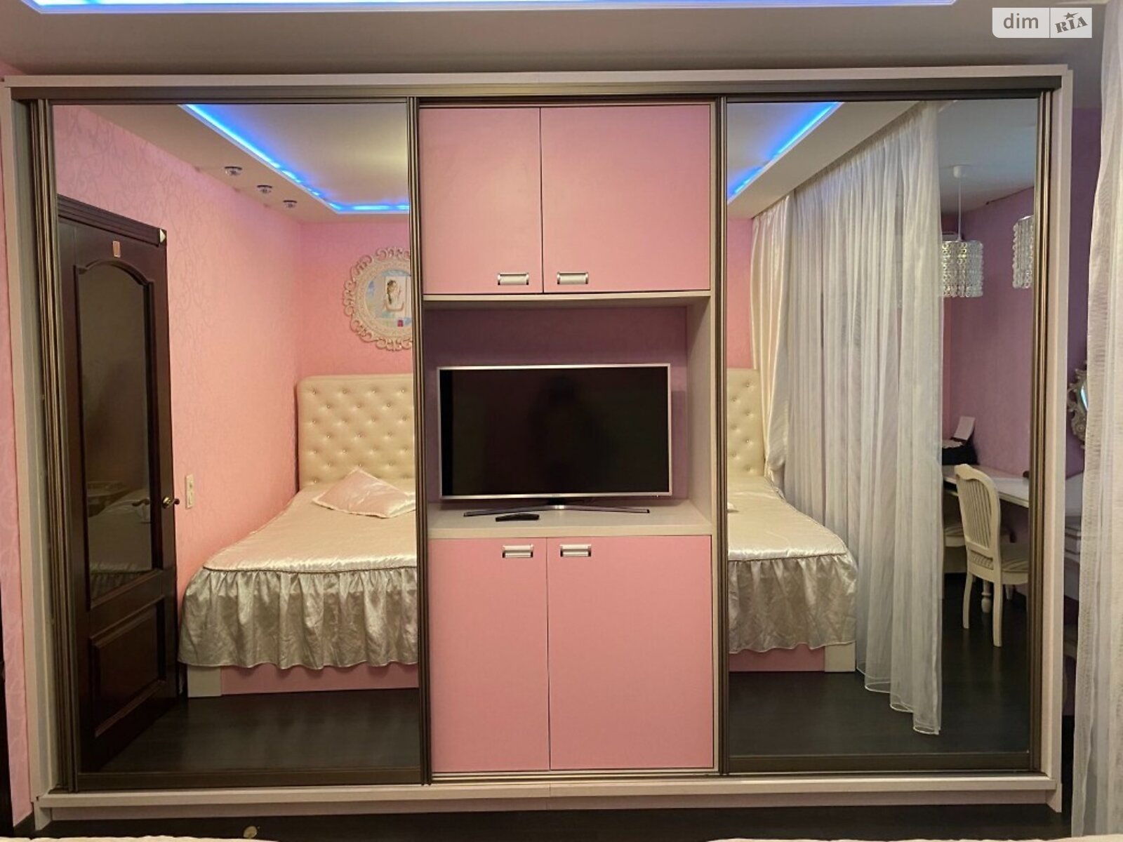 Продажа двухкомнатной квартиры в Одессе, на пер. Светлый, район Приморский фото 1 Продажа двухкомнатной квартиры в Одессе, на пер. Светлый, район Приморский фото 1
