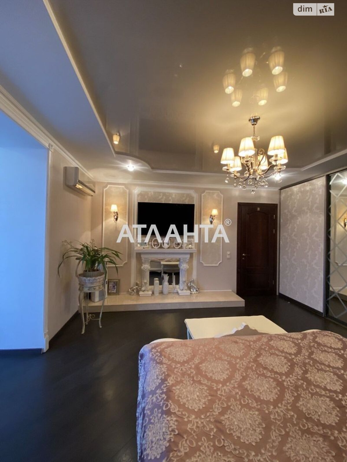 Продаж трикімнатної квартири в Одесі, на пров. Світлий, район Приморський фото 1