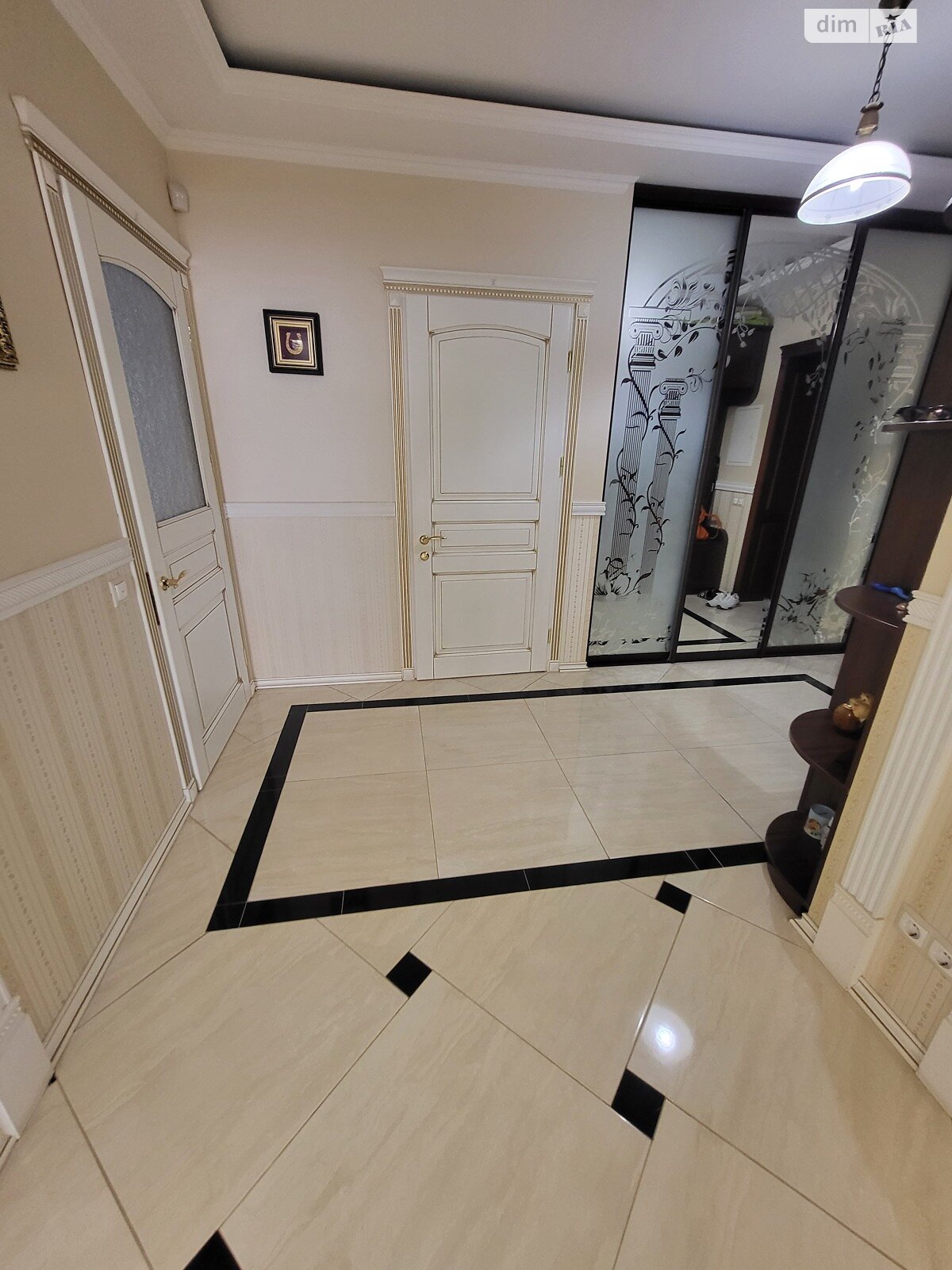 Продажа трехкомнатной квартиры в Одессе, на пер. Светлый 3, район Приморский фото 1 Продажа трехкомнатной квартиры в Одессе, на пер. Светлый 3, район Приморский фото 1