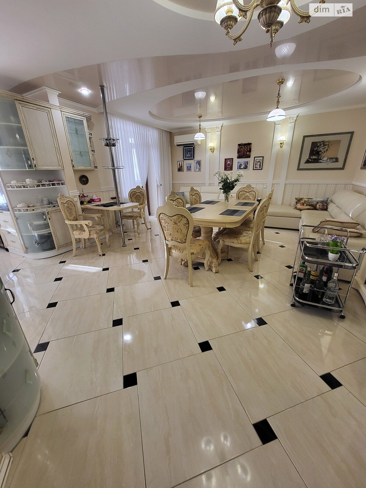 Продажа трехкомнатной квартиры в Одессе, на пер. Светлый 3, район Приморский фото 1 Продажа трехкомнатной квартиры в Одессе, на пер. Светлый 3, район Приморский фото 1