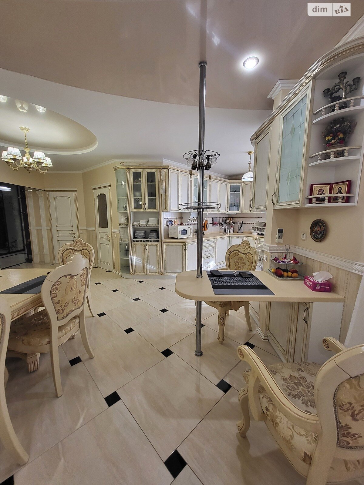 Продажа трехкомнатной квартиры в Одессе, на пер. Светлый 3, район Приморский фото 1 Продажа трехкомнатной квартиры в Одессе, на пер. Светлый 3, район Приморский фото 1
