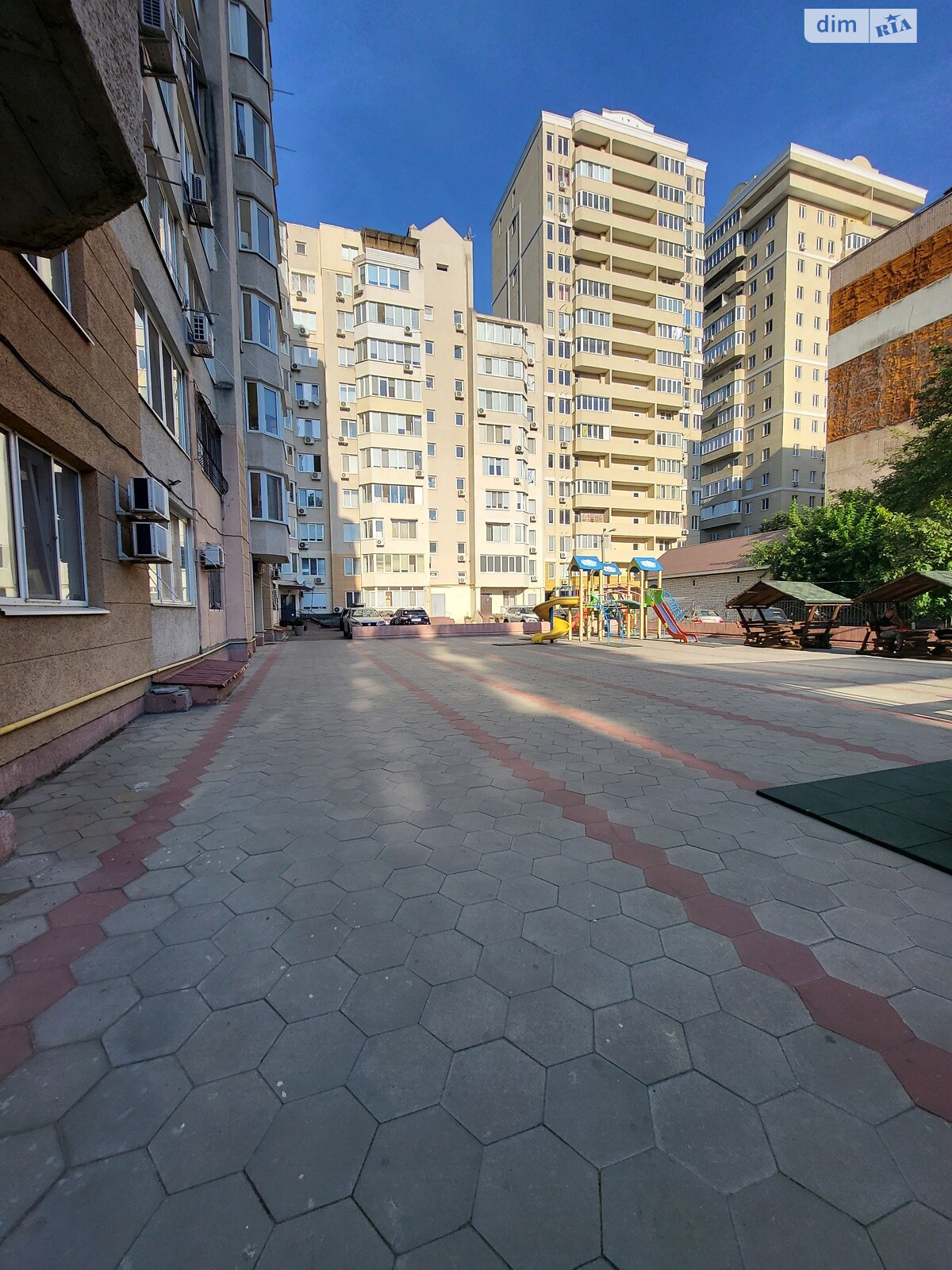 Продажа трехкомнатной квартиры в Одессе, на пер. Светлый 3, район Приморский фото 1 Продажа трехкомнатной квартиры в Одессе, на пер. Светлый 3, район Приморский фото 1