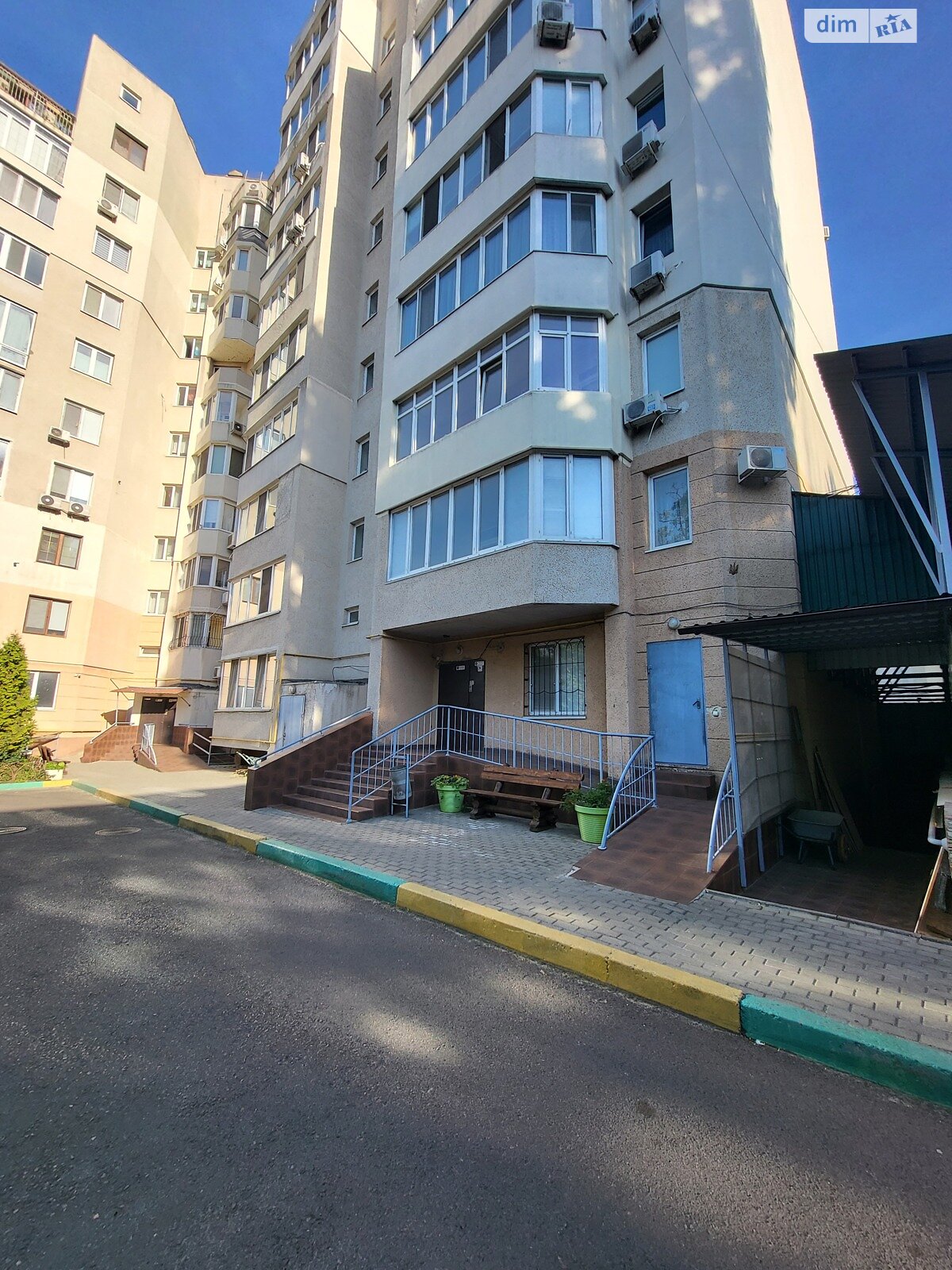 Продажа трехкомнатной квартиры в Одессе, на пер. Светлый 3, район Приморский фото 1 Продажа трехкомнатной квартиры в Одессе, на пер. Светлый 3, район Приморский фото 1