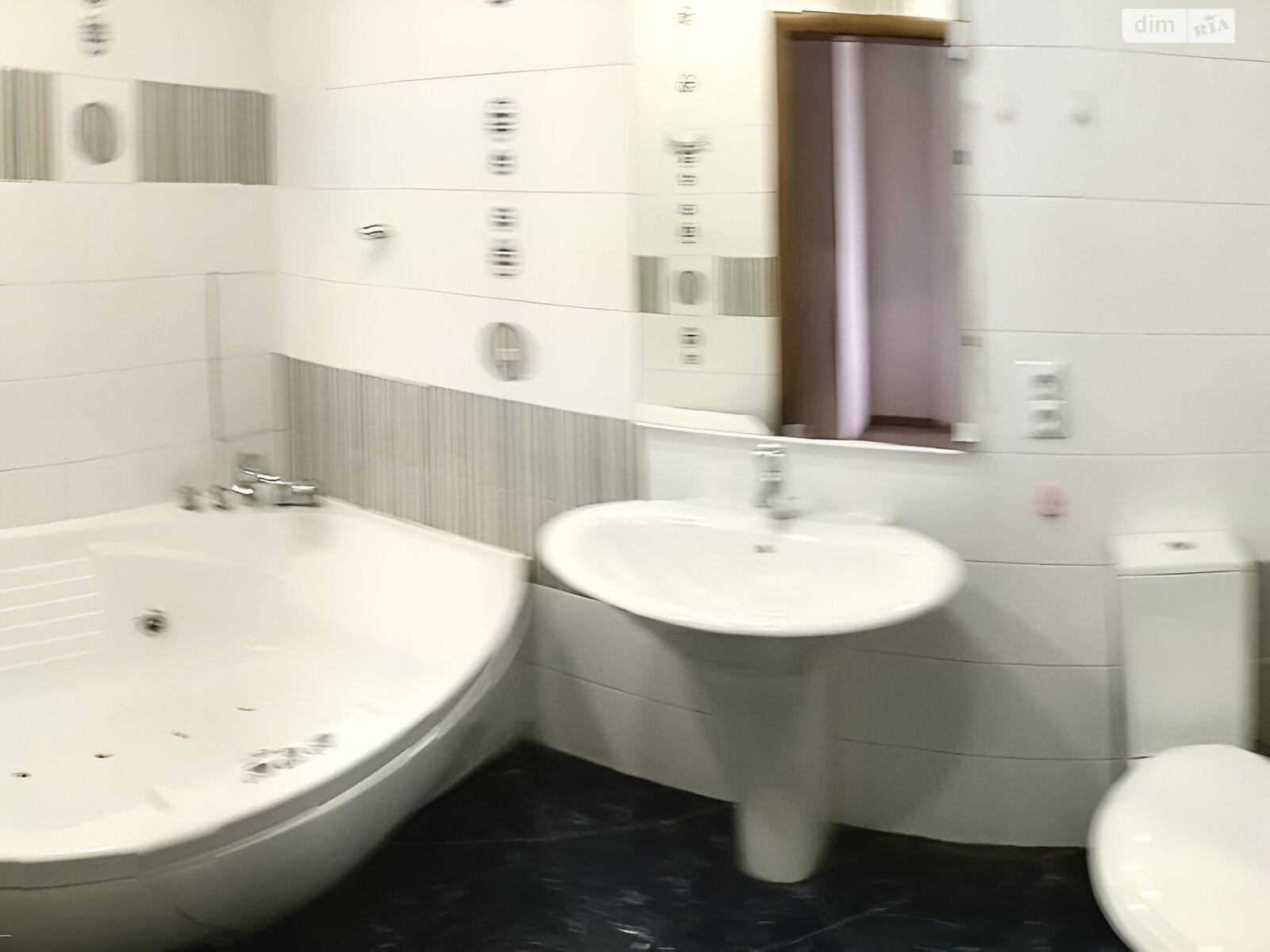 Продаж трикімнатної квартири в Одесі, на вул. Тіниста, район Приморський фото 1 Продаж трикімнатної квартири в Одесі, на вул. Тіниста, район Приморський фото 1