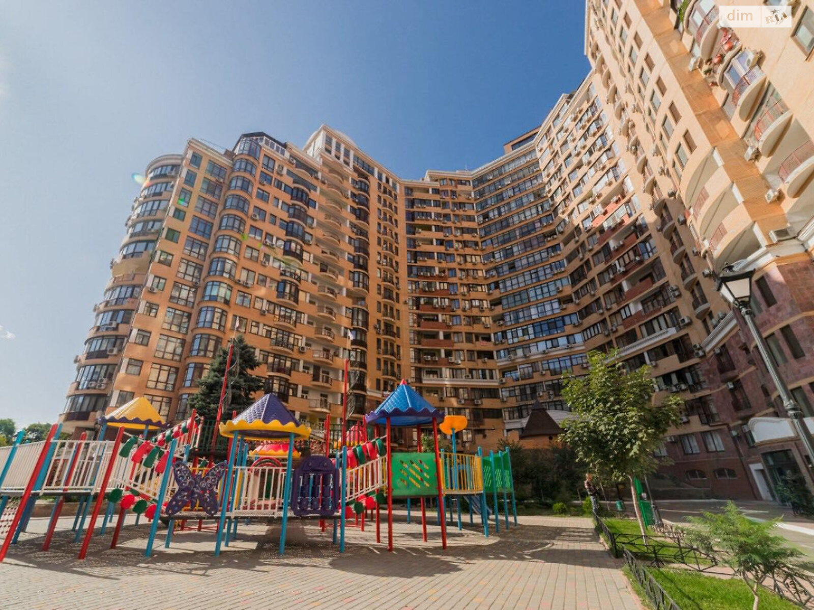 Продаж трикімнатної квартири в Одесі, на вул. Тіниста, район Приморський фото 1 Продаж трикімнатної квартири в Одесі, на вул. Тіниста, район Приморський фото 1