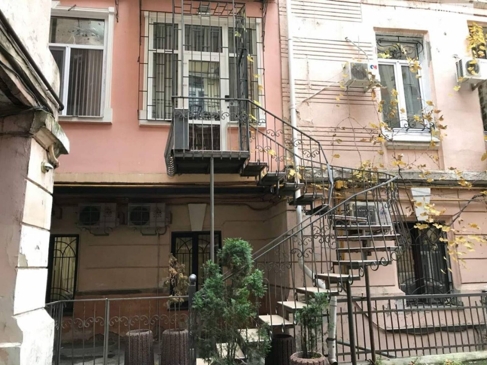 Продаж чотирикімнатної квартири в Одесі, на вул. Університетська, район Приморський фото 1 Продаж чотирикімнатної квартири в Одесі, на вул. Університетська, район Приморський фото 1