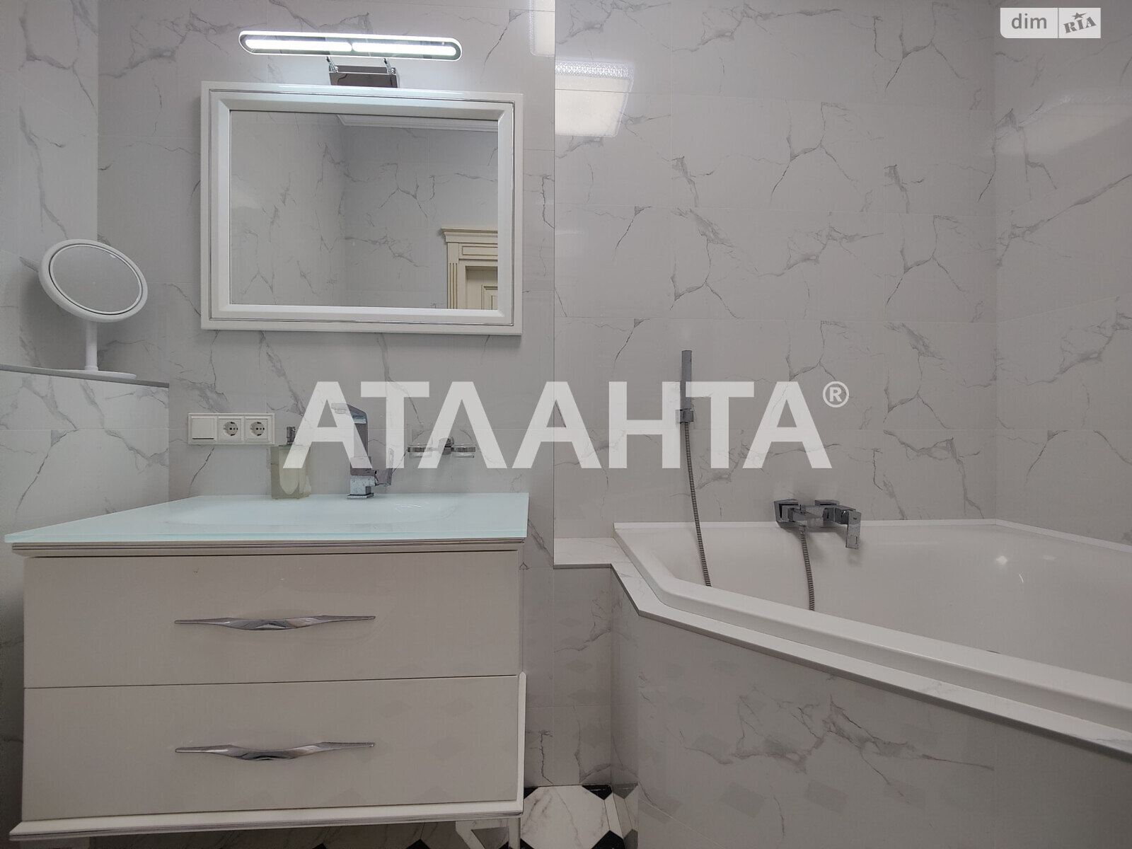 Продаж трикімнатної квартири в Одесі, на пров. Ванний 1А, район Приморський фото 1 Продаж трикімнатної квартири в Одесі, на пров. Ванний 1А, район Приморський фото 1
