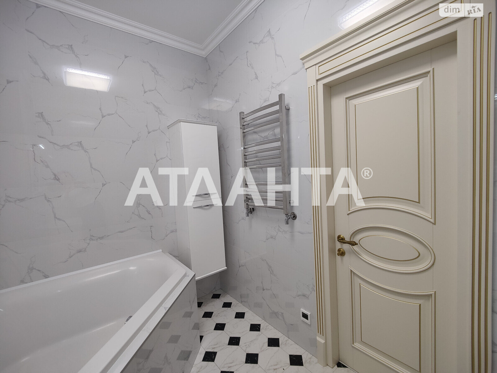 Продаж трикімнатної квартири в Одесі, на пров. Ванний 1А, район Приморський фото 1 Продаж трикімнатної квартири в Одесі, на пров. Ванний 1А, район Приморський фото 1