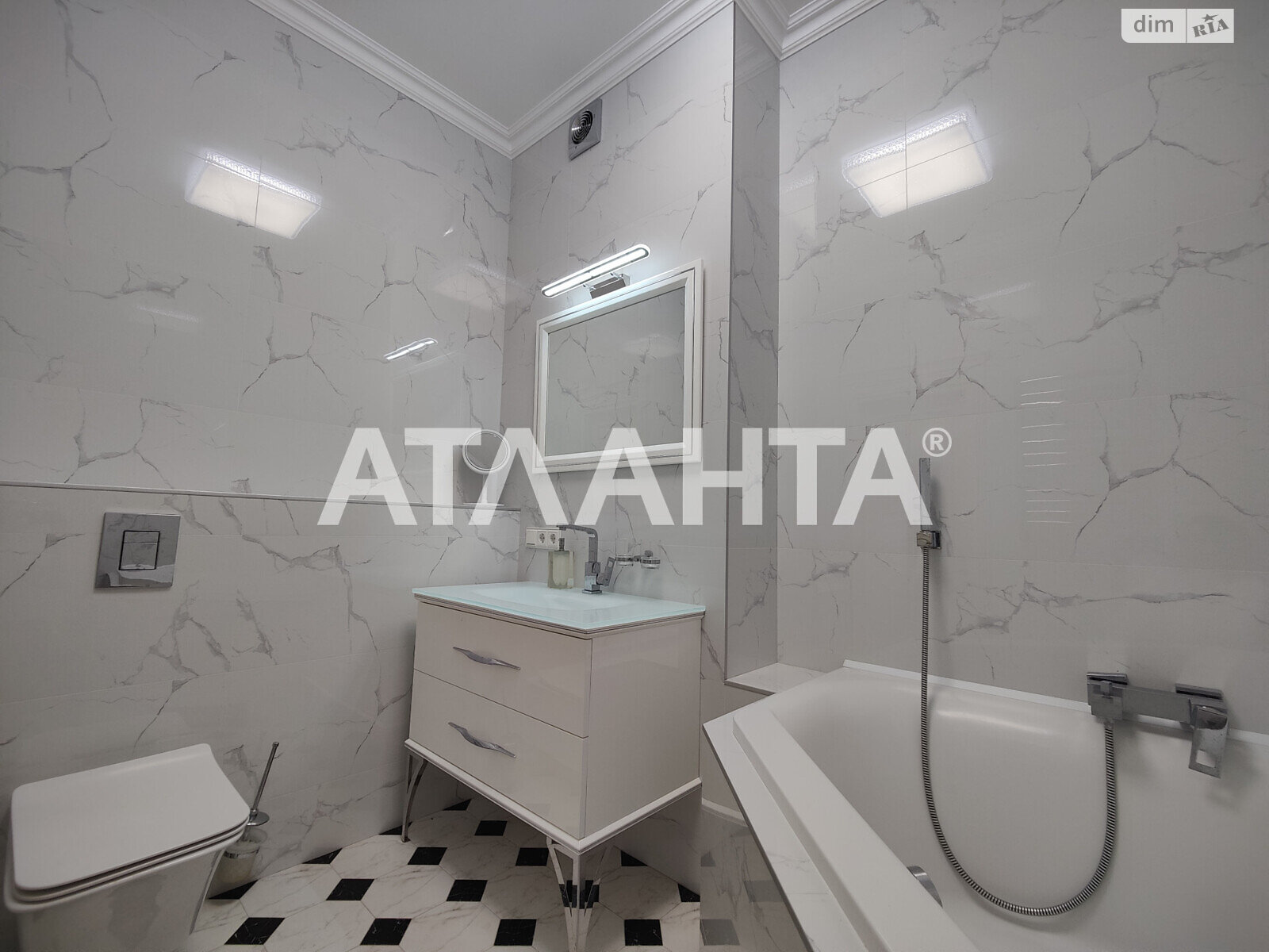 Продаж трикімнатної квартири в Одесі, на пров. Ванний 1А, район Приморський фото 1 Продаж трикімнатної квартири в Одесі, на пров. Ванний 1А, район Приморський фото 1