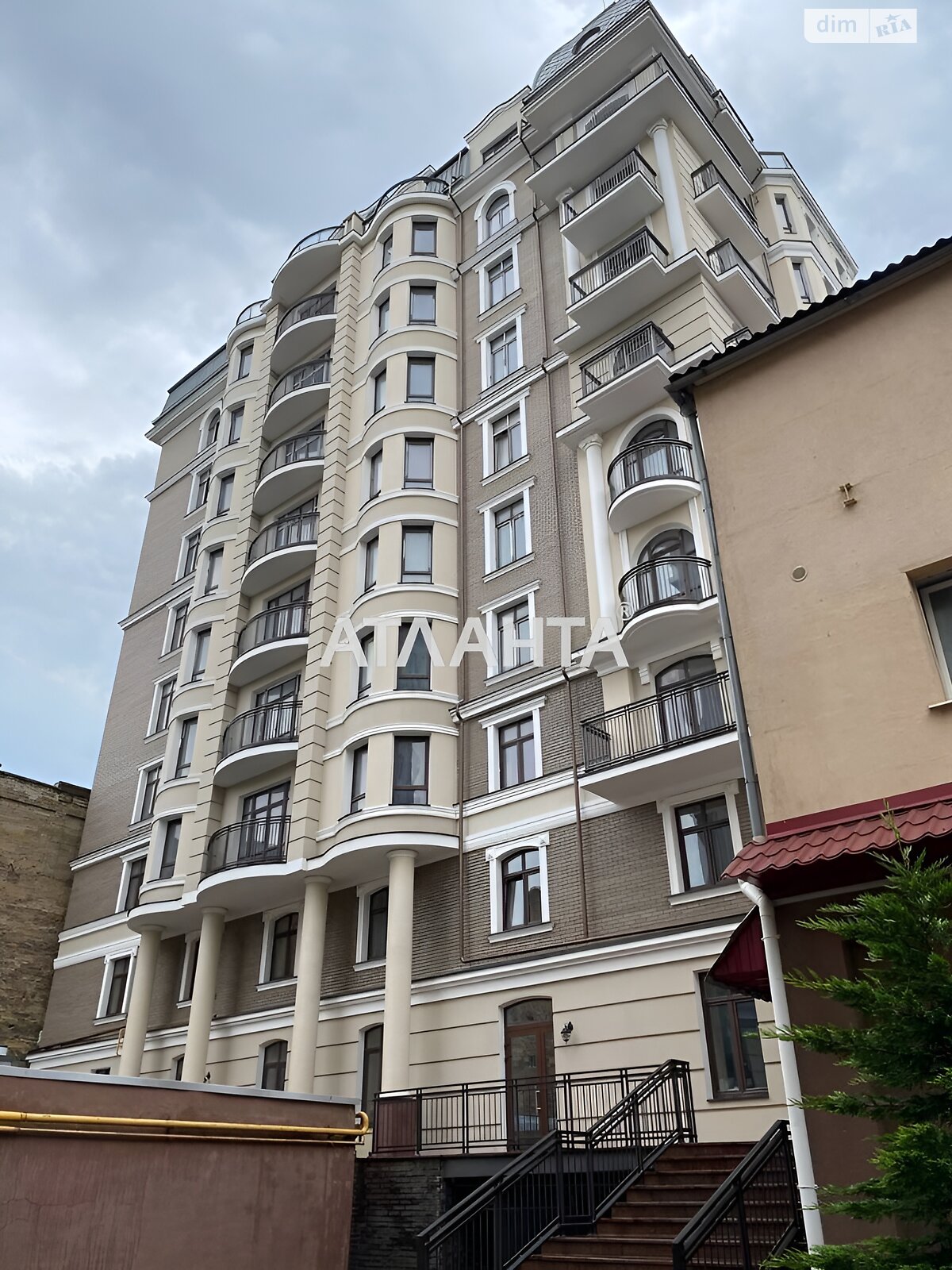 Продаж трикімнатної квартири в Одесі, на вул. Бориса Літвака 9Б, район Приморський фото 1 Продаж трикімнатної квартири в Одесі, на вул. Бориса Літвака 9Б, район Приморський фото 1