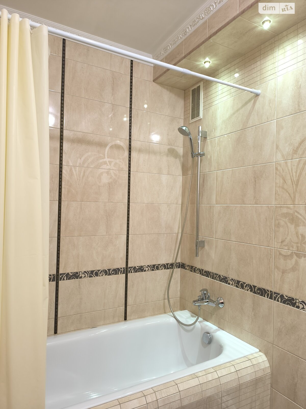 Продажа трехкомнатной квартиры в Одессе, на ул. Зоопарковая 2, район Приморский фото 1 Продажа трехкомнатной квартиры в Одессе, на ул. Зоопарковая 2, район Приморский фото 1