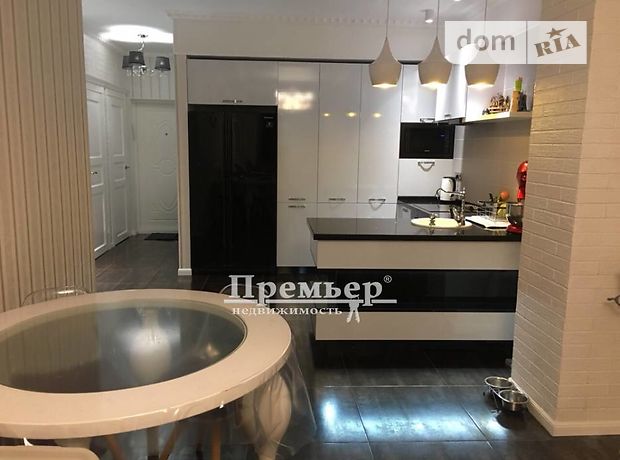 Продажа трехкомнатной квартиры в Одессе, на ул. Гагаринское плато район Приморский фото 1 Продажа трехкомнатной квартиры в Одессе, на ул. Гагаринское плато район Приморский фото 1
