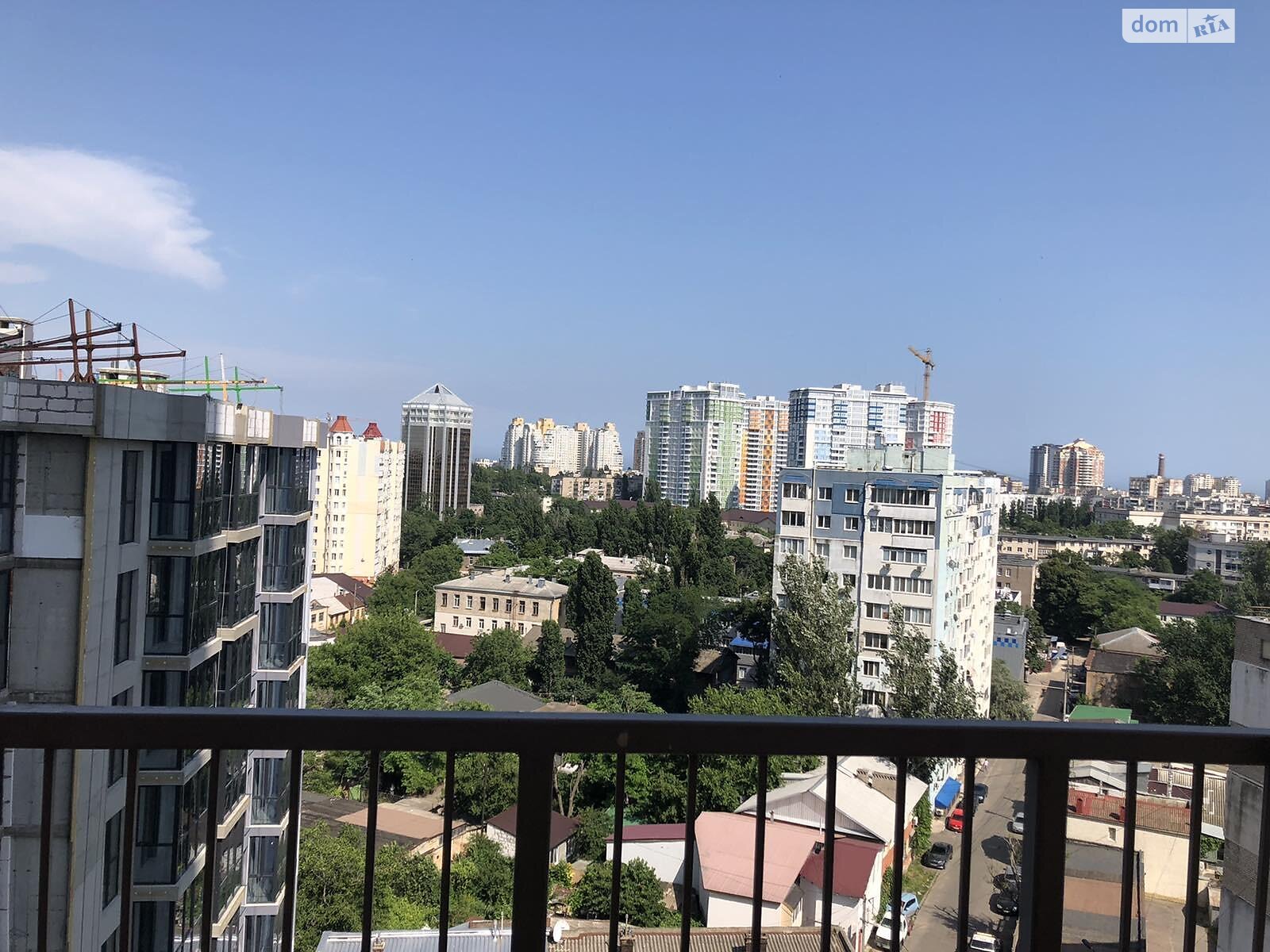 Продажа трехкомнатной квартиры в Одессе, на ул. Среднефонтанская 35, район Малый Фонтан фото 1
