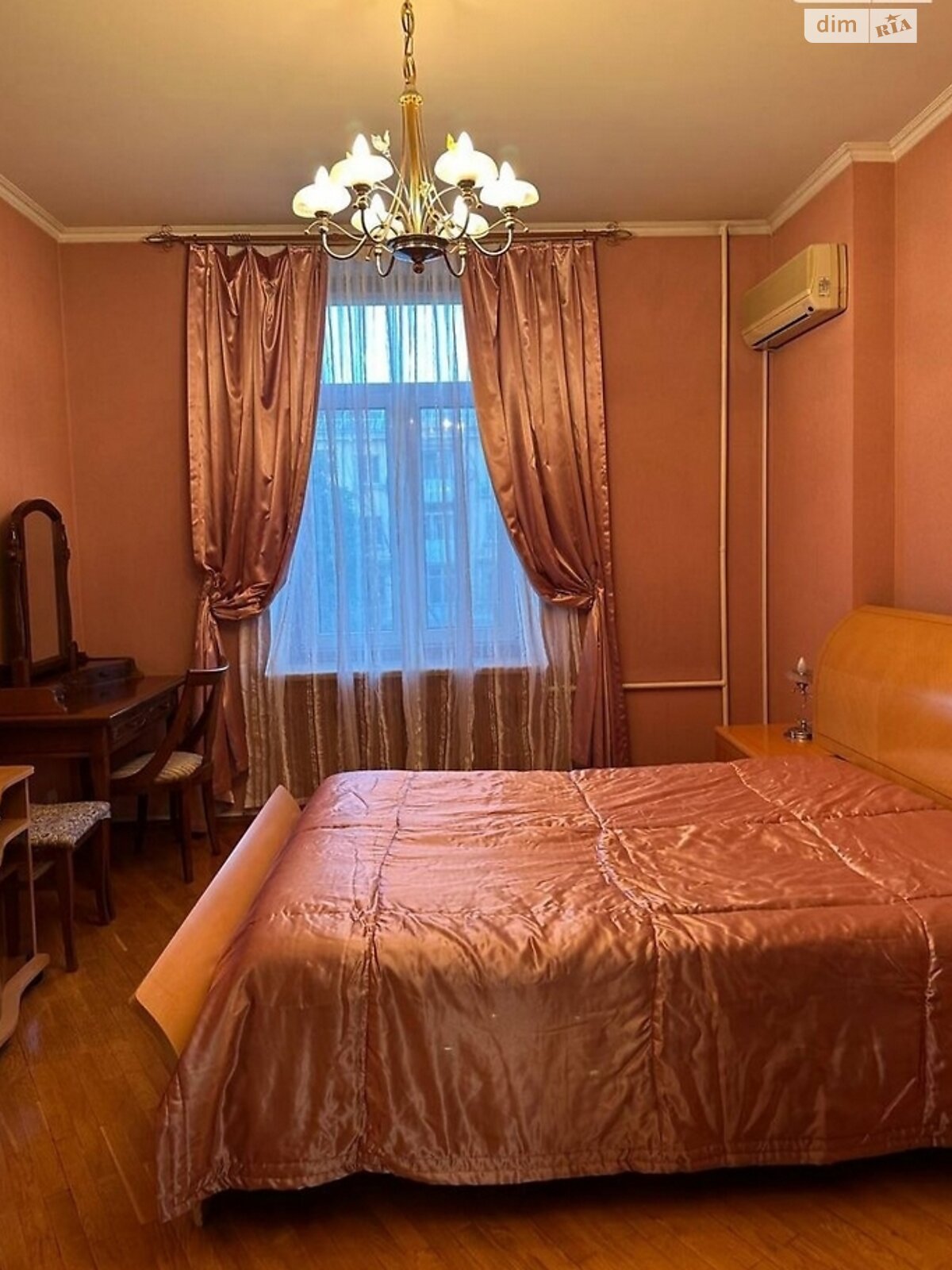Продаж трикімнатної квартири в Одесі, на просп. Гагаріна, район Приморський фото 1