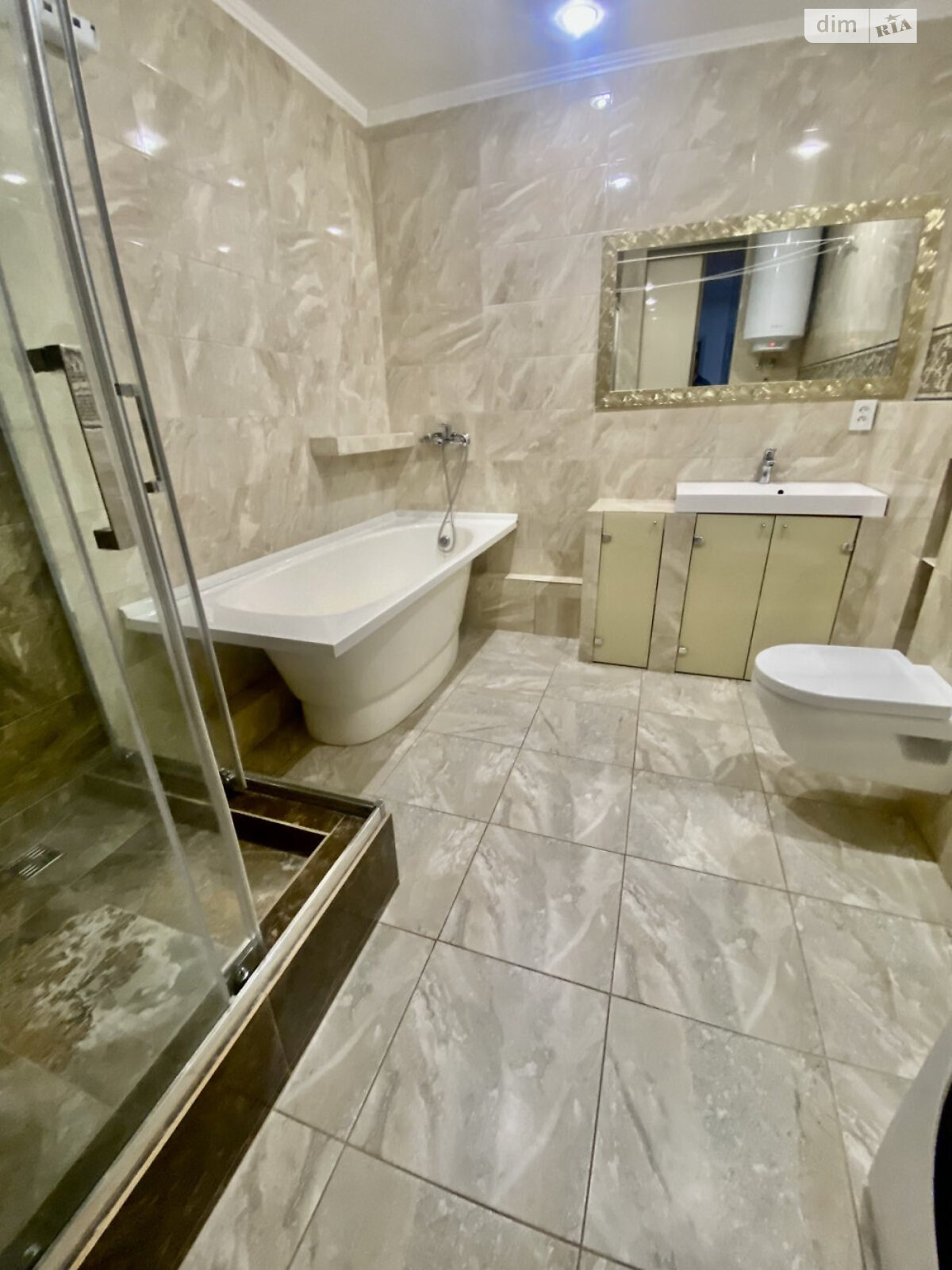 Продаж двокімнатної квартири в Одесі, на вул. Басейна, район Сахалінчик фото 1 Продаж двокімнатної квартири в Одесі, на вул. Басейна, район Сахалінчик фото 1
