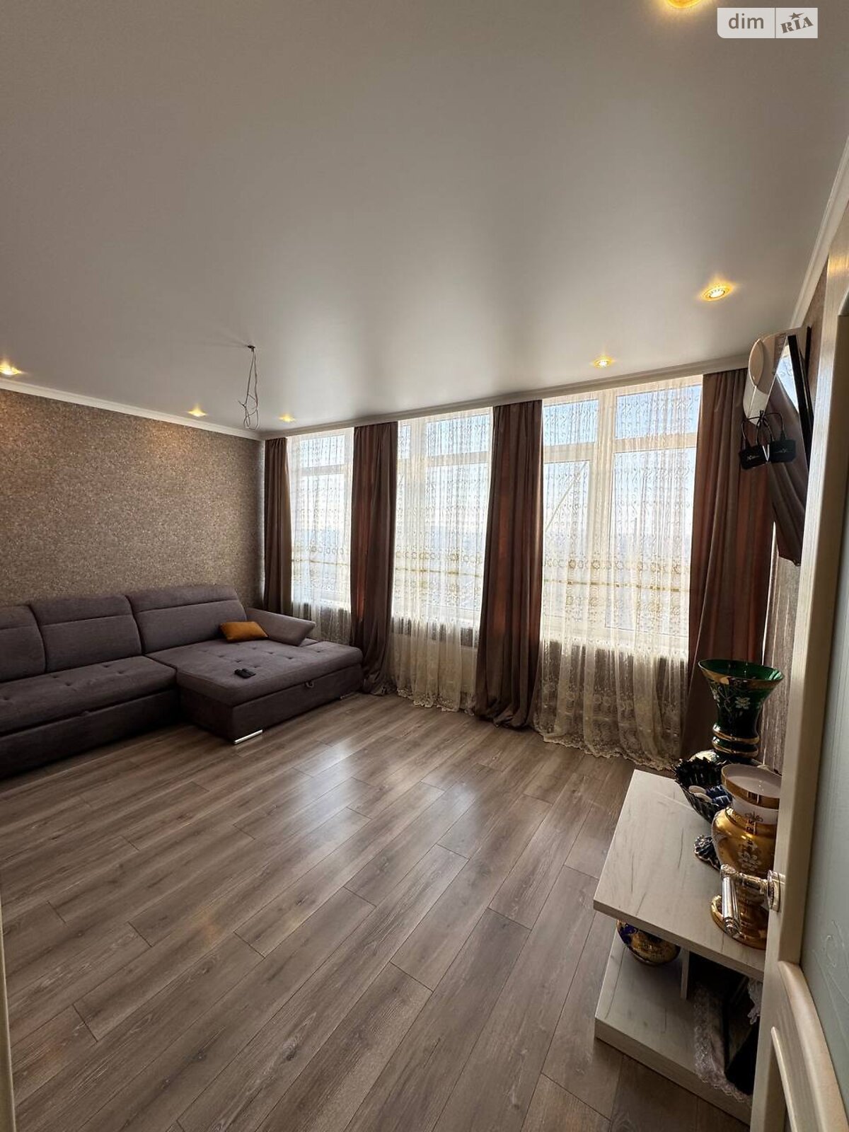 Продажа трехкомнатной квартиры в Одессе, на ул. Бассейная 6А, район Сахалинчик фото 1