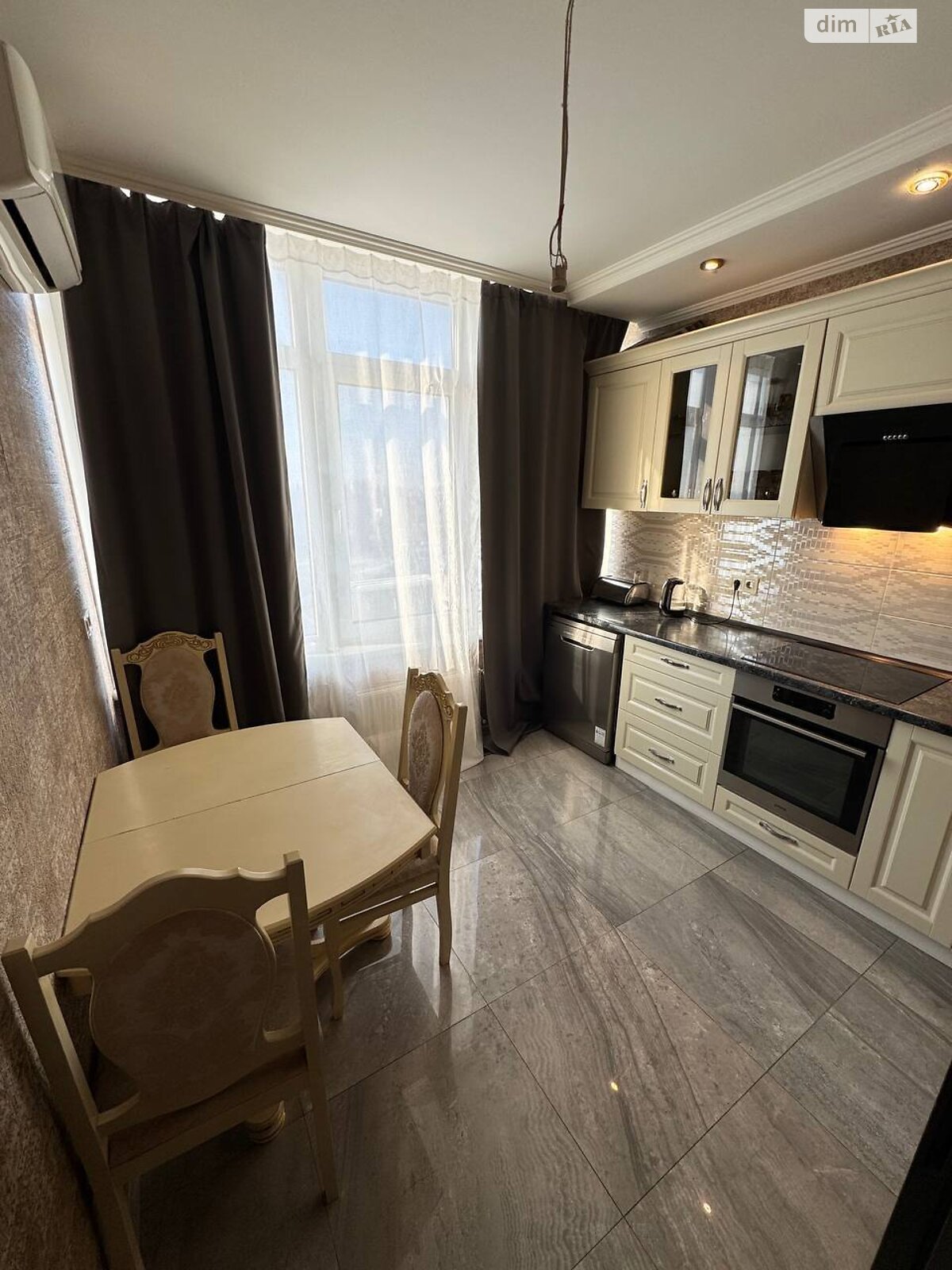 Продажа трехкомнатной квартиры в Одессе, на ул. Бассейная 6А, район Сахалинчик фото 1