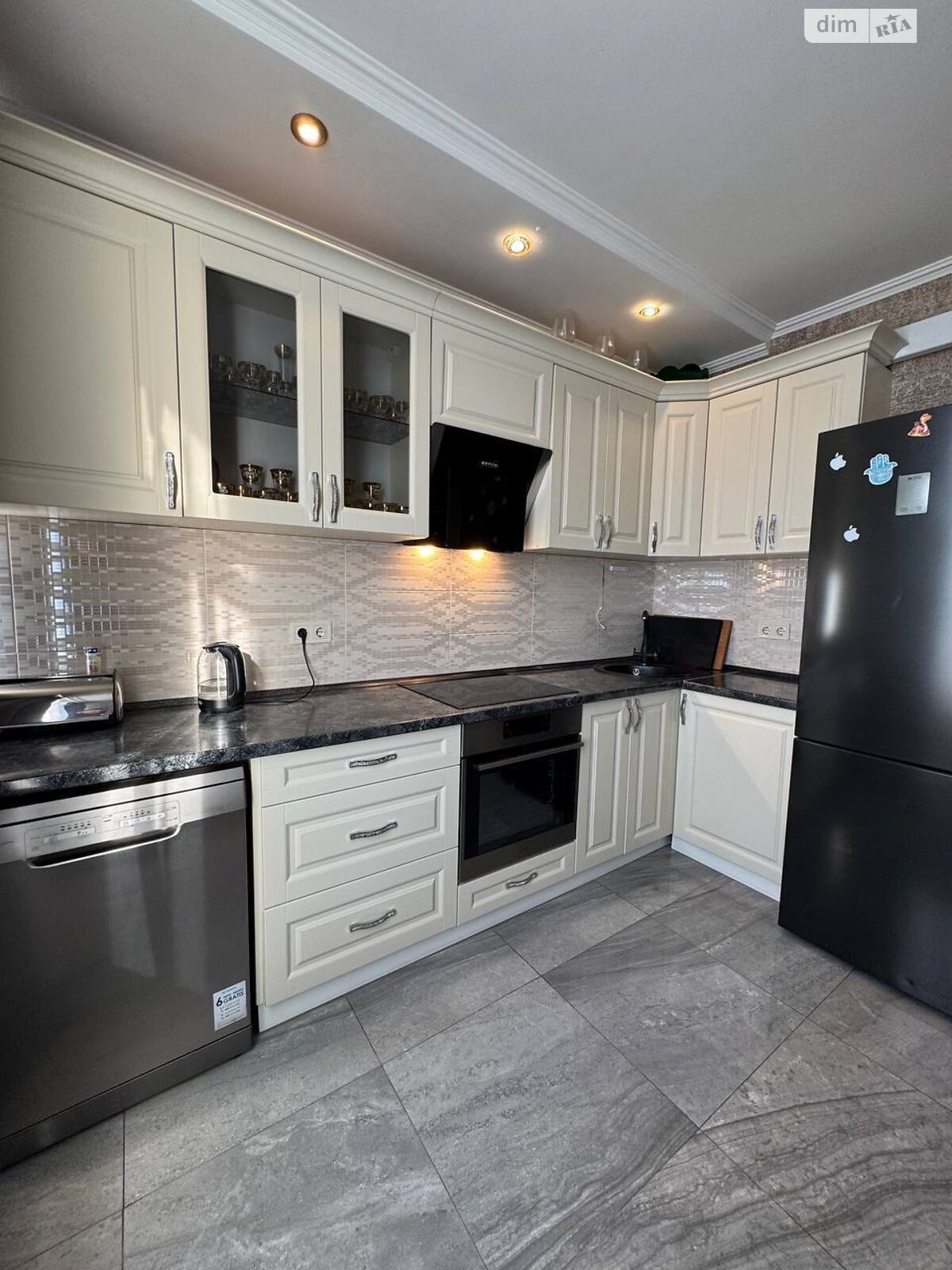 Продажа трехкомнатной квартиры в Одессе, на ул. Бассейная 6А, район Сахалинчик фото 1