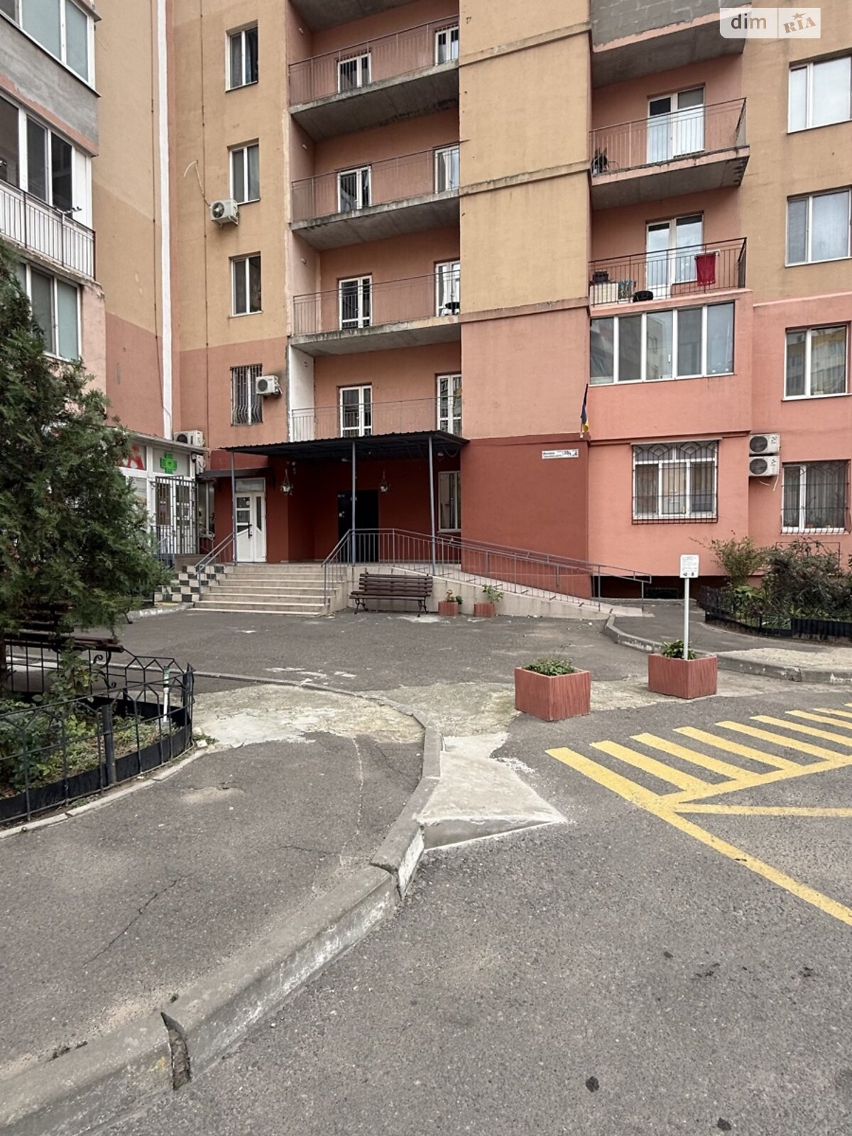 Продажа трехкомнатной квартиры в Одессе, на ул. Михаила Грушевского, район Сахарный Поселок фото 1 Продажа трехкомнатной квартиры в Одессе, на ул. Михаила Грушевского, район Сахарный Поселок фото 1