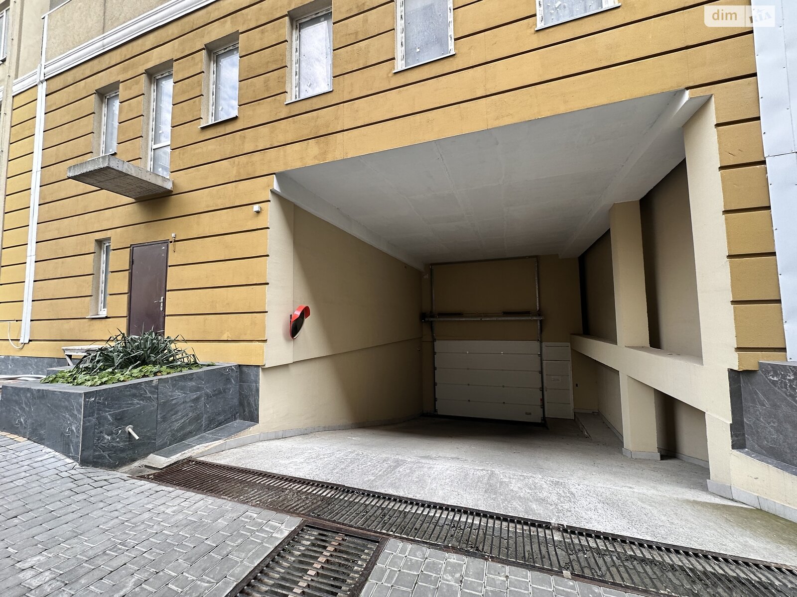 Продаж трикімнатної квартири в Одесі, на вул. Сонячна 8, фото 1 Продаж трикімнатної квартири в Одесі, на вул. Сонячна 8, фото 1