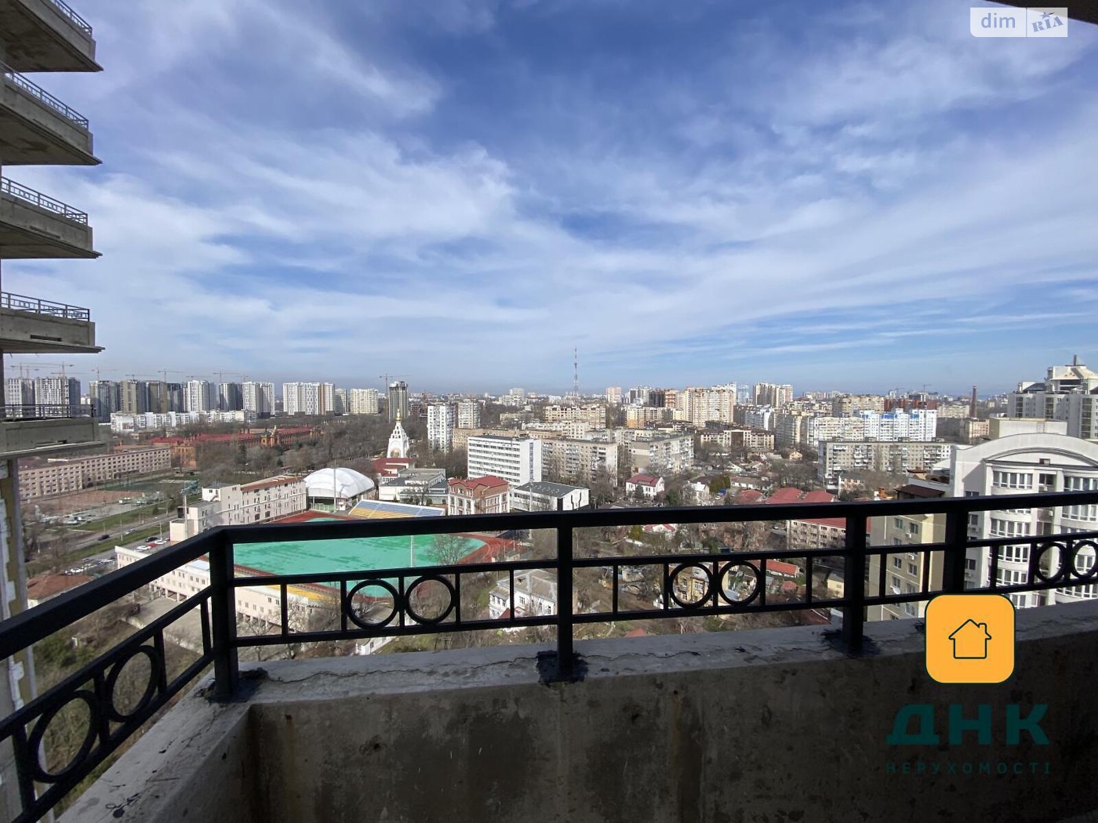 Продажа трехкомнатной квартиры в Одессе, на дор. Фонтанская, район Средний Фонтан фото 1