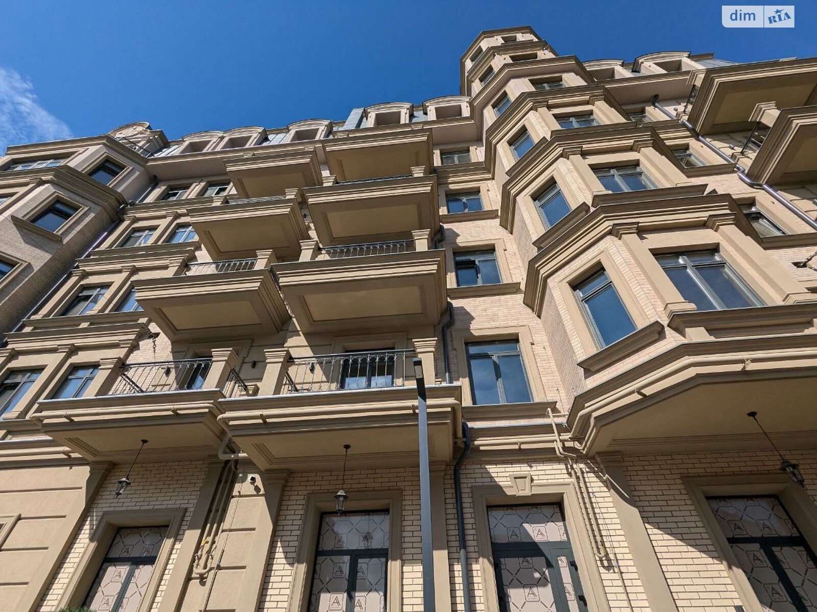 Продажа трехкомнатной квартиры в Одессе, на дор. Фонтанская 64/1, район Средний Фонтан фото 1 Продажа трехкомнатной квартиры в Одессе, на дор. Фонтанская 64/1, район Средний Фонтан фото 1