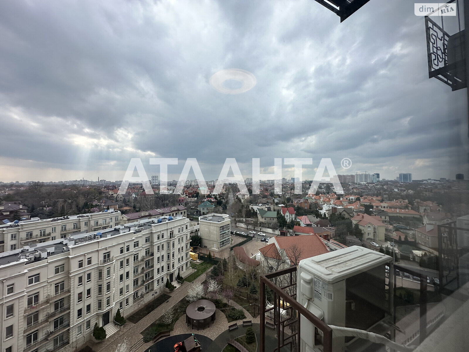 Продаж двокімнатної квартири в Одесі, на дор. Фонтанська, район Середній Фонтан фото 1 Продаж двокімнатної квартири в Одесі, на дор. Фонтанська, район Середній Фонтан фото 1