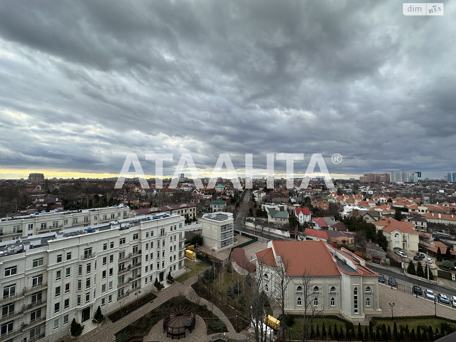 Продаж двокімнатної квартири в Одесі, на дор. Фонтанська, район Середній Фонтан фото 1 Продаж двокімнатної квартири в Одесі, на дор. Фонтанська, район Середній Фонтан фото 1