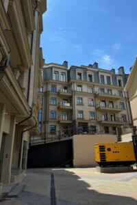 Продажа трехкомнатной квартиры в Одессе, на дор. Фонтанская 62К, район Средний Фонтан фото 2