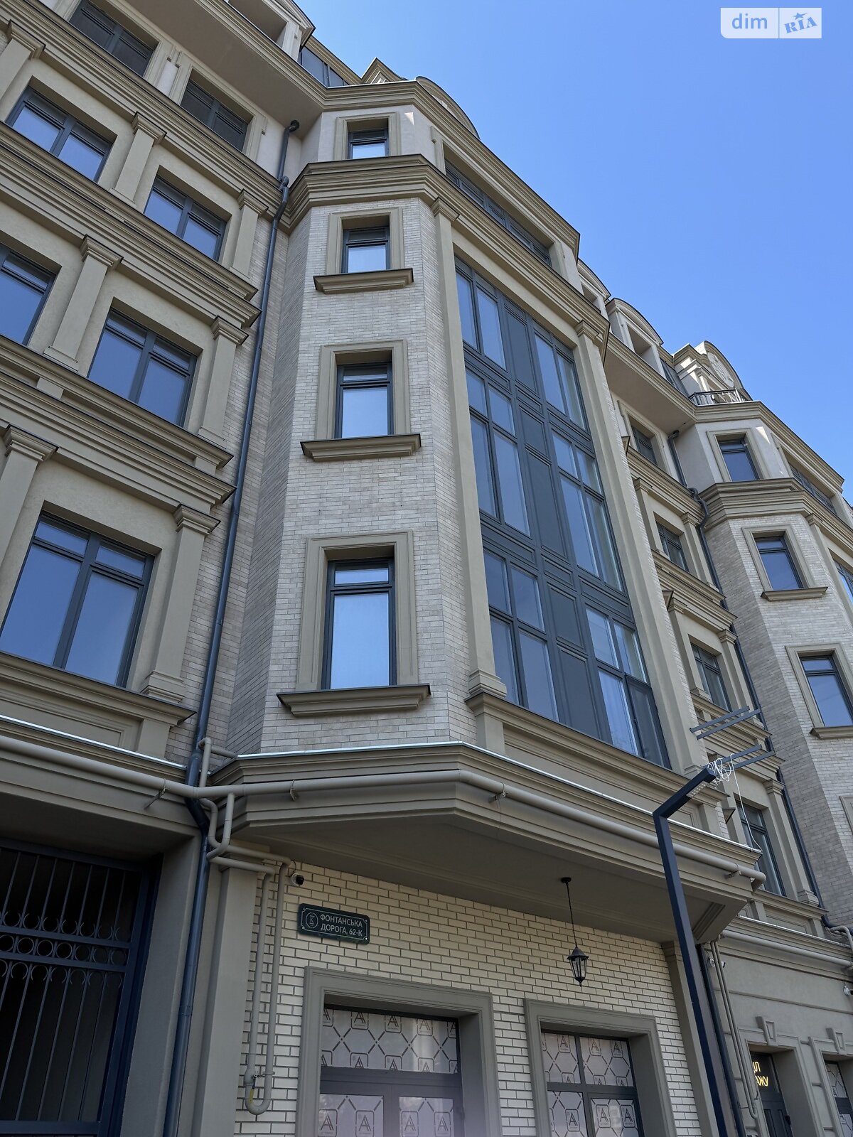 Продажа трехкомнатной квартиры в Одессе, на дор. Фонтанская 62К, район Средний Фонтан фото 1 Продажа трехкомнатной квартиры в Одессе, на дор. Фонтанская 62К, район Средний Фонтан фото 1