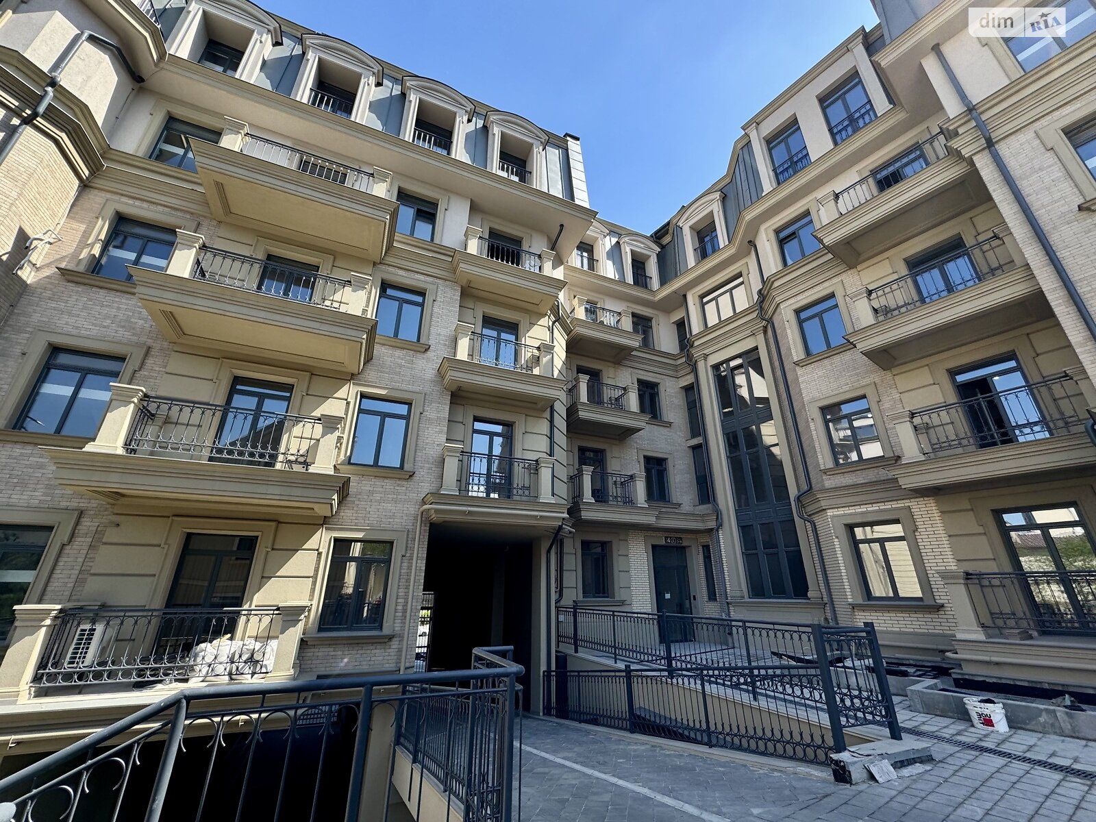 Продажа трехкомнатной квартиры в Одессе, на дор. Фонтанская 62К, район Средний Фонтан фото 1 Продажа трехкомнатной квартиры в Одессе, на дор. Фонтанская 62К, район Средний Фонтан фото 1