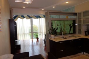 Продаж трикімнатної квартири в Одесі, на дор. Фонтанська 123, район Середній Фонтан фото 2