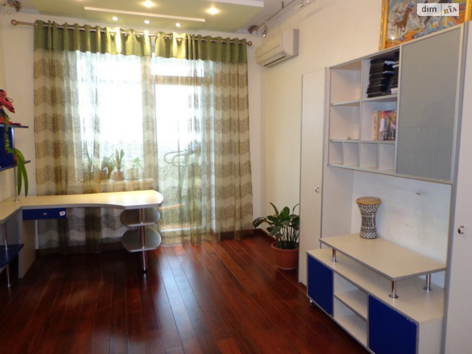 Продаж трикімнатної квартири в Одесі, на дор. Фонтанська 123, район Середній Фонтан фото 1