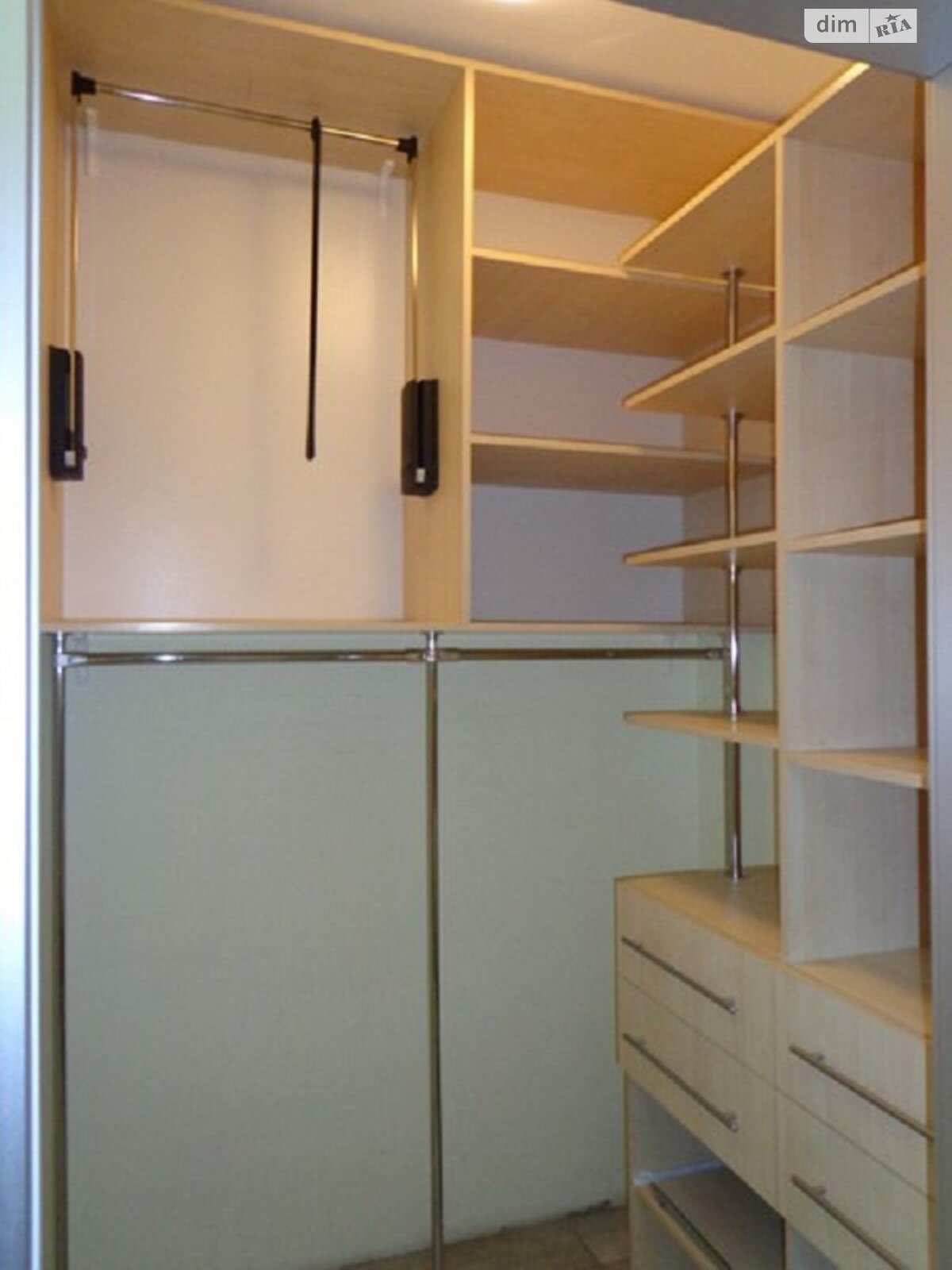 Продаж трикімнатної квартири в Одесі, на дор. Фонтанська 123, район Середній Фонтан фото 1