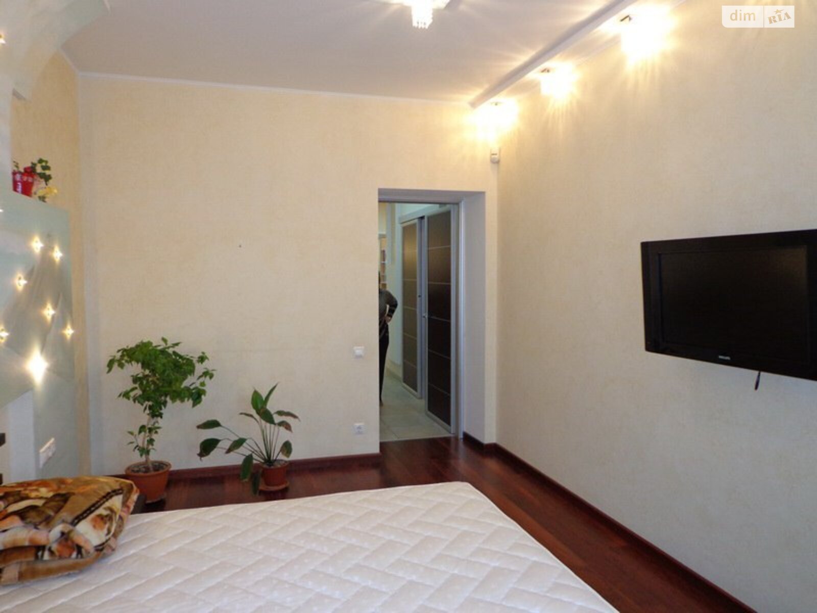 Продаж трикімнатної квартири в Одесі, на дор. Фонтанська 123, район Середній Фонтан фото 1