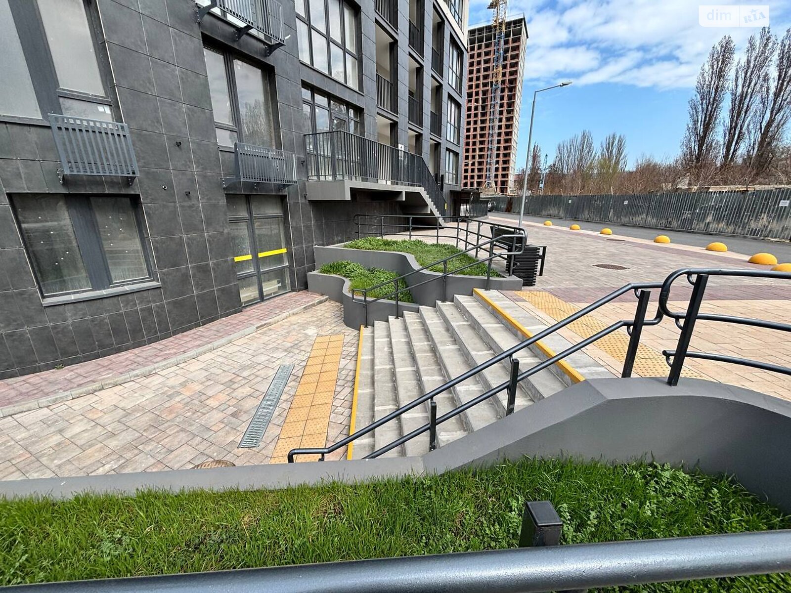 Продажа трехкомнатной квартиры в Одессе, на ул. Ивана Франко, район Средний Фонтан фото 1 Продажа трехкомнатной квартиры в Одессе, на ул. Ивана Франко, район Средний Фонтан фото 1