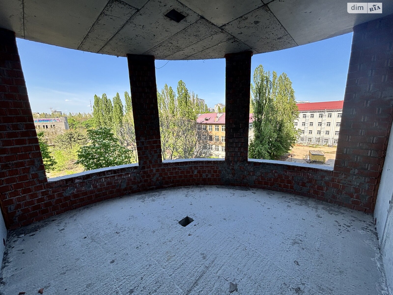 Продажа трехкомнатной квартиры в Одессе, на ул. Ивана Франко, район Средний Фонтан фото 1 Продажа трехкомнатной квартиры в Одессе, на ул. Ивана Франко, район Средний Фонтан фото 1