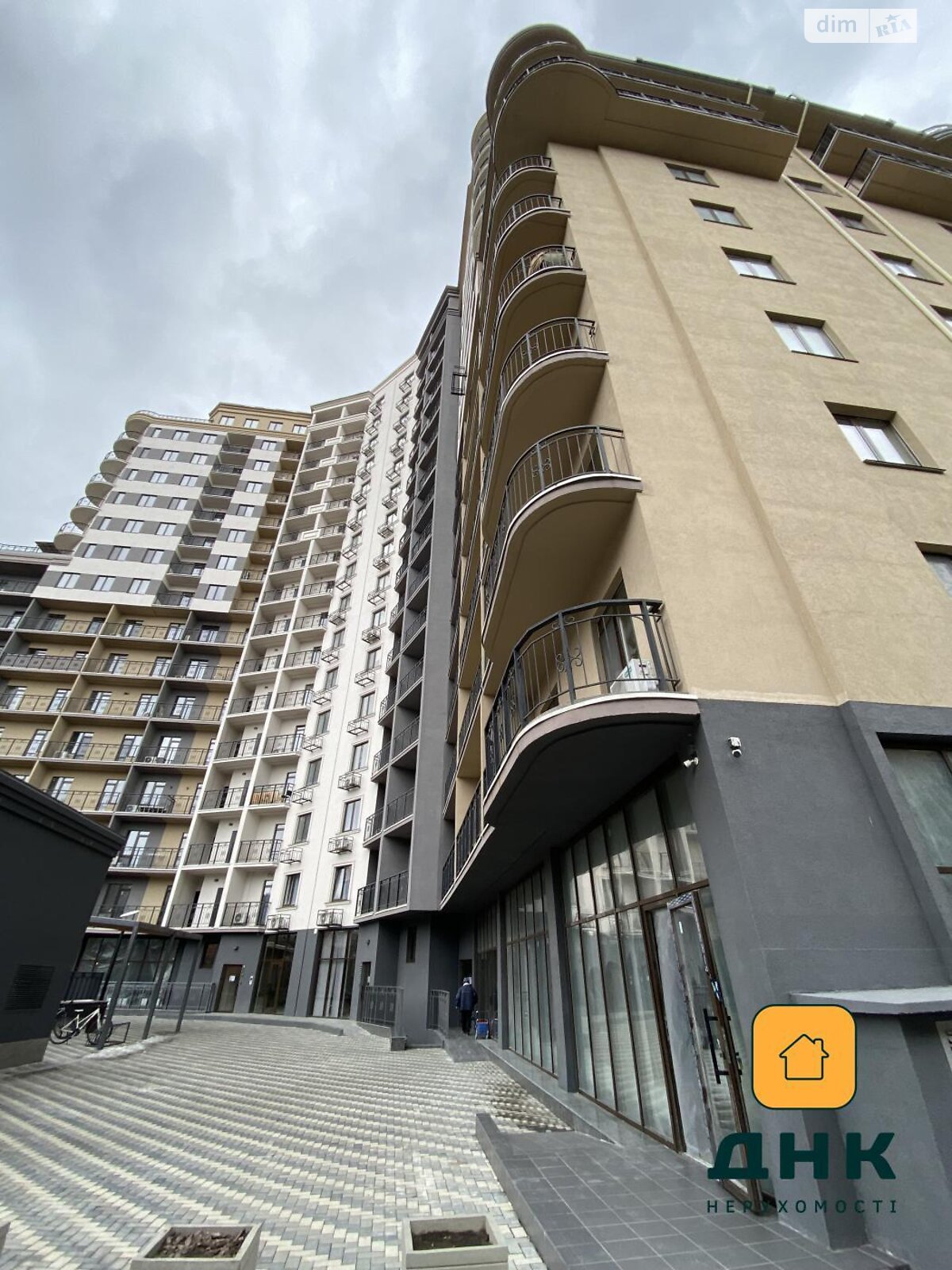 Продаж трикімнатної квартири в Одесі, на пров. Полуничний 24, район Середній Фонтан фото 1