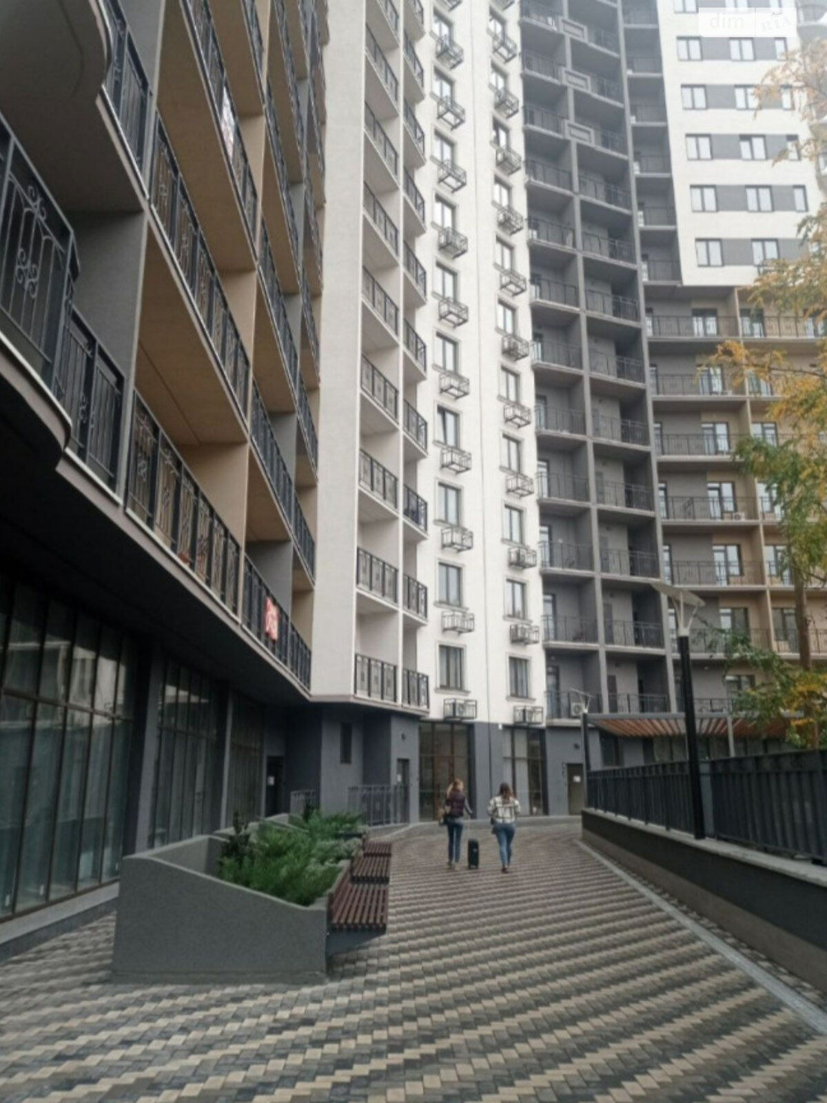 Продаж двокімнатної квартири в Одесі, на пров. Полуничний 24, район Середній Фонтан фото 1 Продаж двокімнатної квартири в Одесі, на пров. Полуничний 24, район Середній Фонтан фото 1