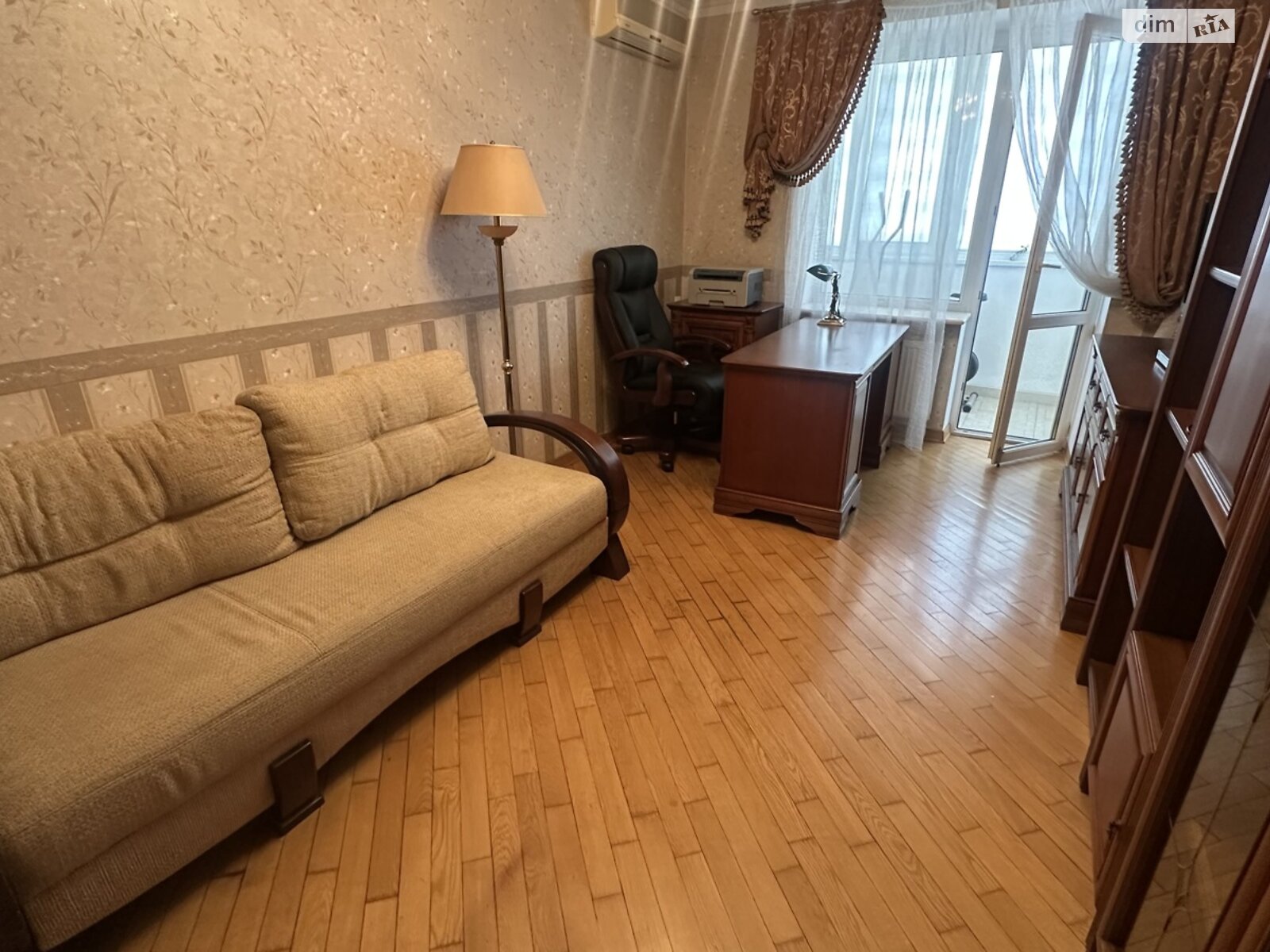 Продаж трикімнатної квартири в Одесі, на вул. Одеської громади, район Середній Фонтан фото 1 Продаж трикімнатної квартири в Одесі, на вул. Одеської громади, район Середній Фонтан фото 1
