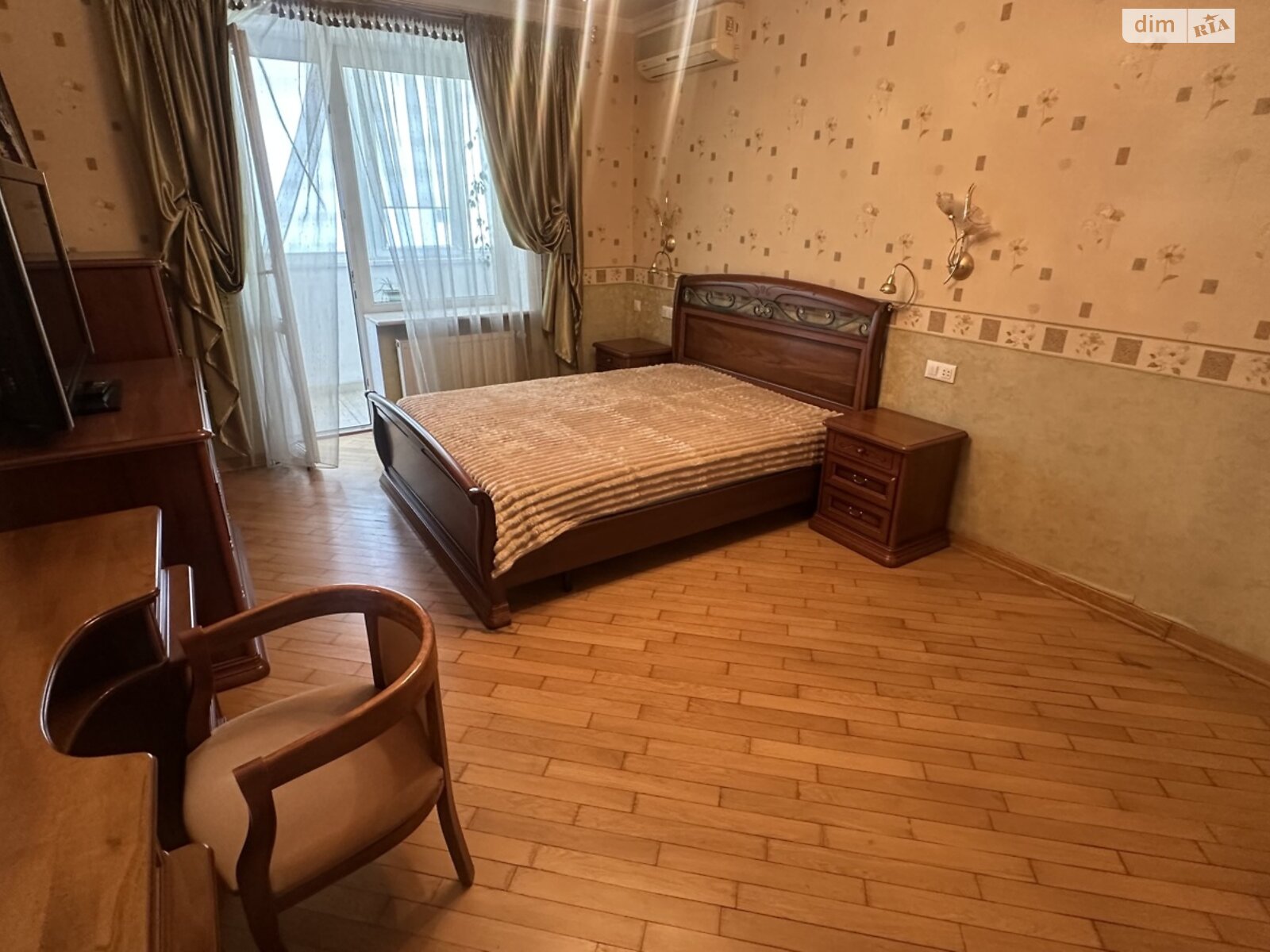 Продаж трикімнатної квартири в Одесі, на вул. Одеської громади, район Середній Фонтан фото 1 Продаж трикімнатної квартири в Одесі, на вул. Одеської громади, район Середній Фонтан фото 1